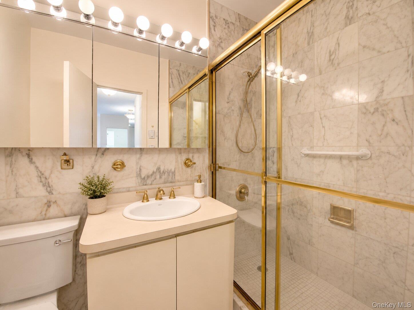 27010 Grand Central Parkway 4m Property Photo 10