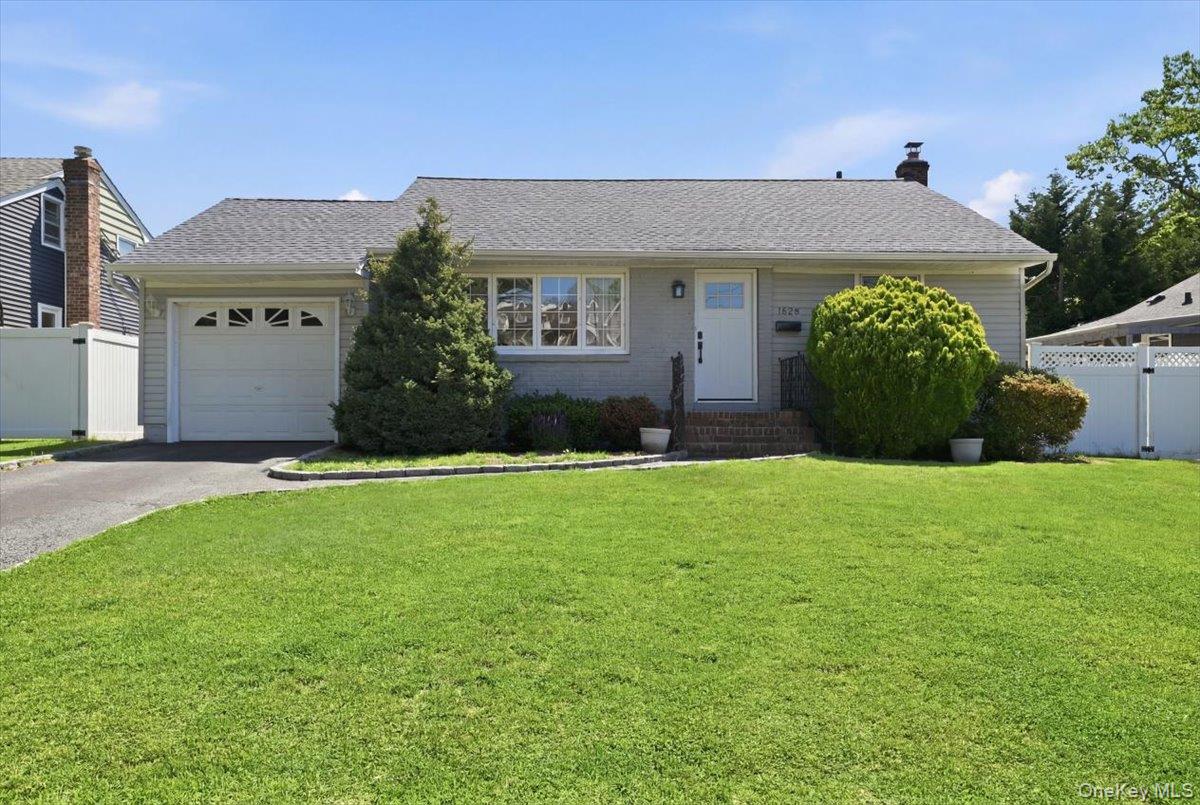 1829 Hannington Avenue Property Photo 2