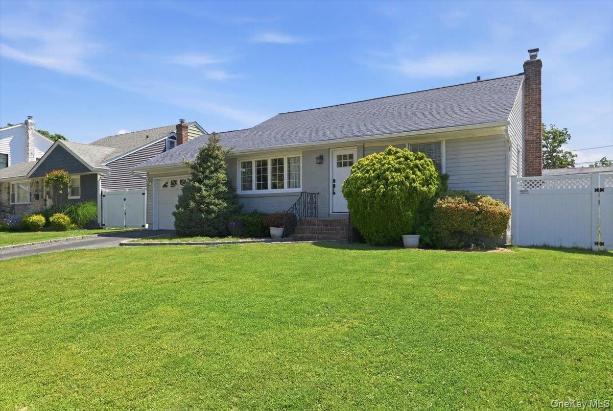 1829 Hannington Avenue Property Photo 3