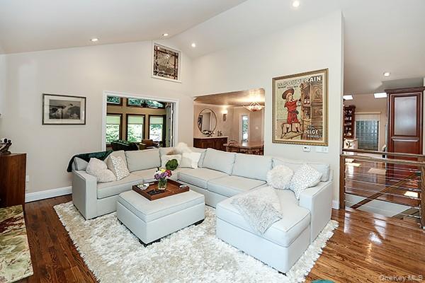 32 Randy Lane Property Photo 6