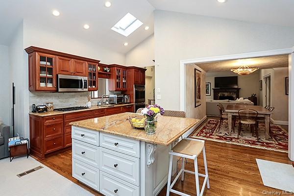 32 Randy Lane Property Photo 8