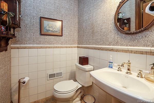 32 Randy Lane Property Photo 13