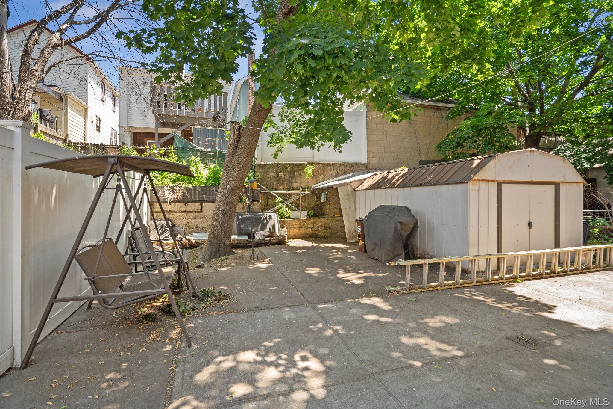 2562 Seymour Avenue Property Photo 2