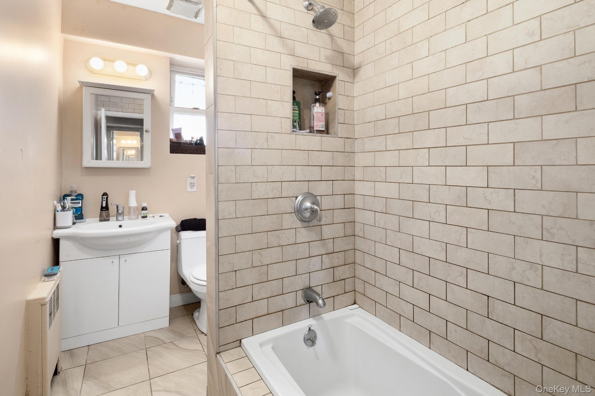 2562 Seymour Avenue Property Photo 10