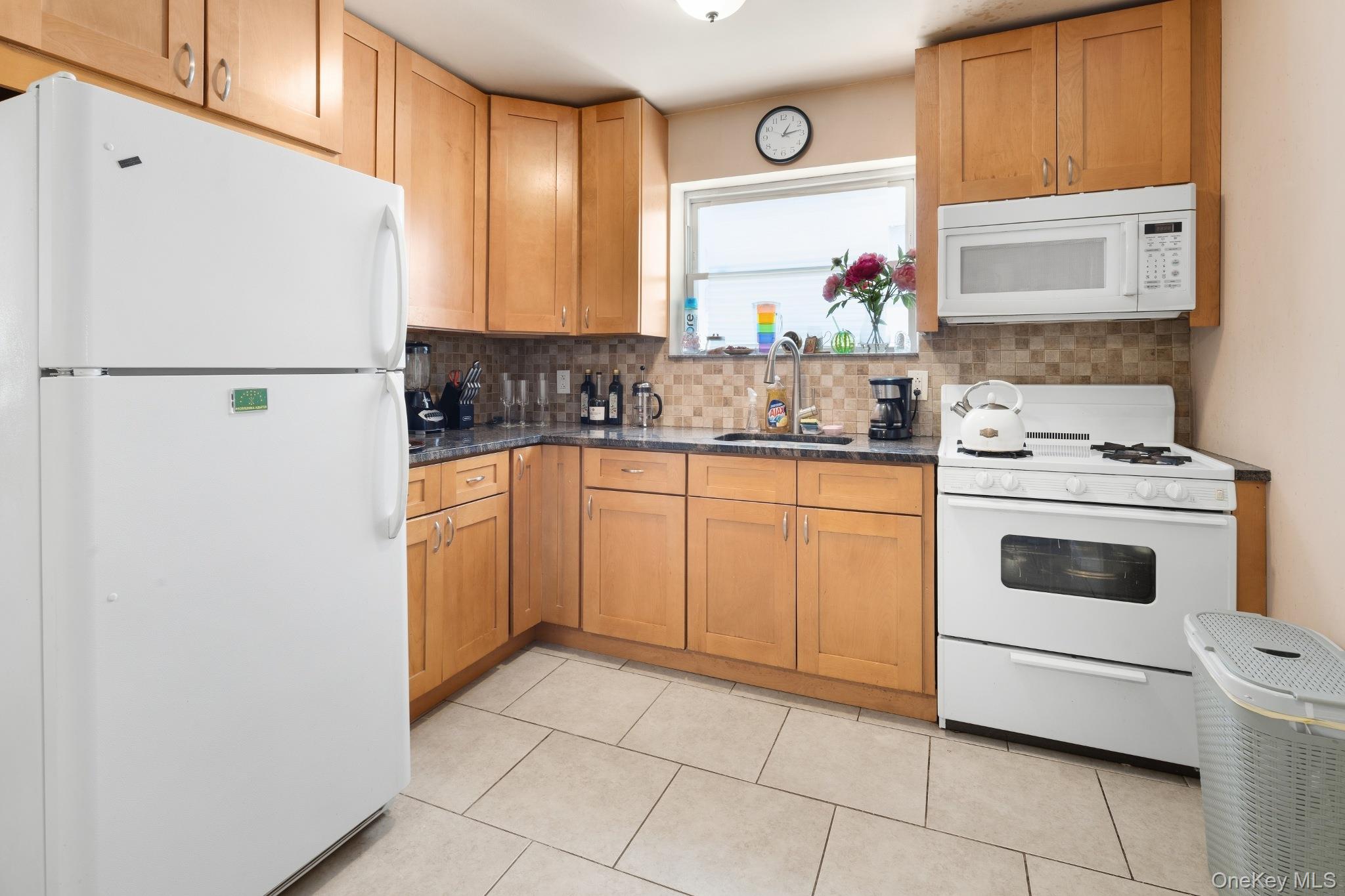 2562 Seymour Avenue Property Photo 29