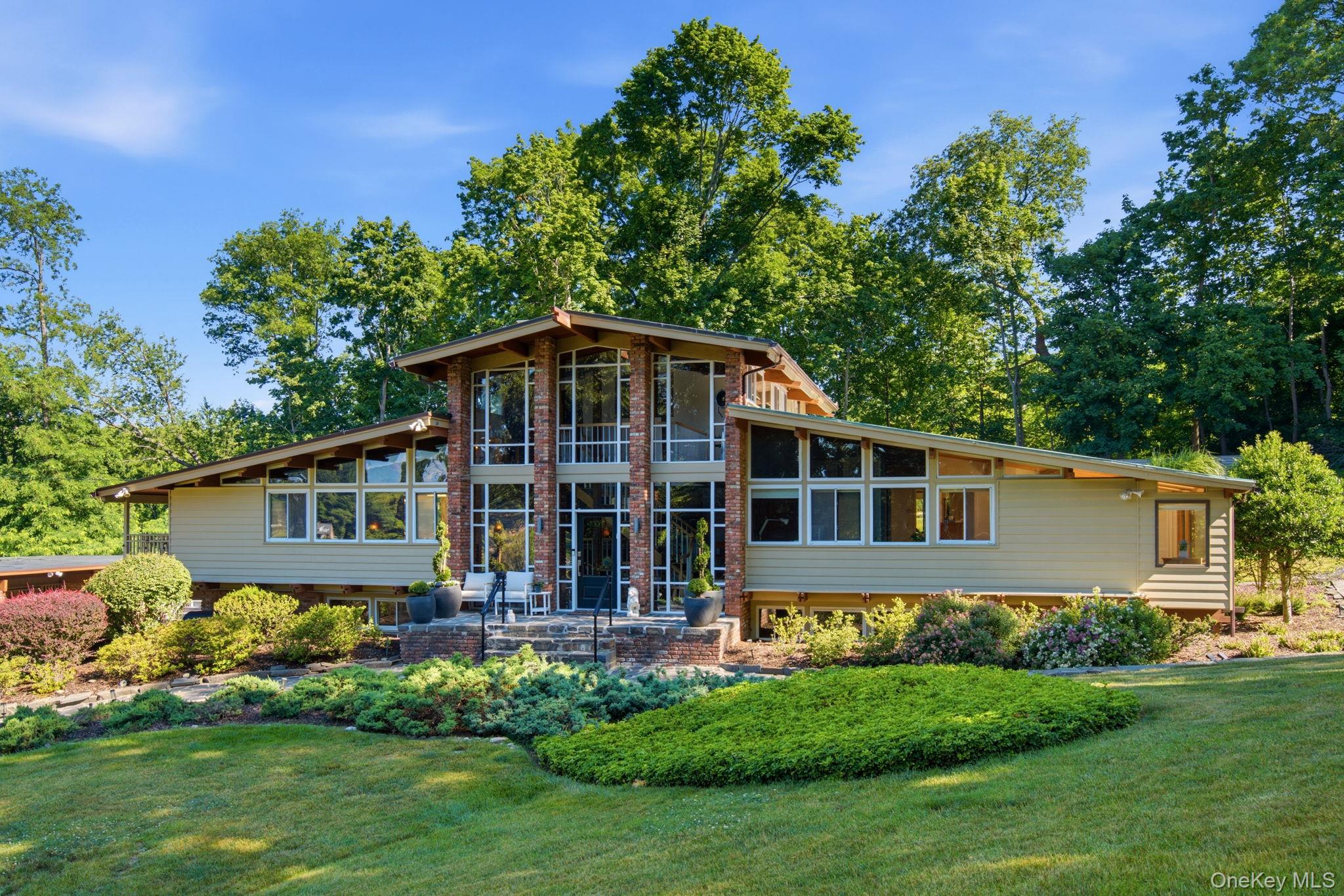 2 Fiddlers Green Drive Property Photo 2
