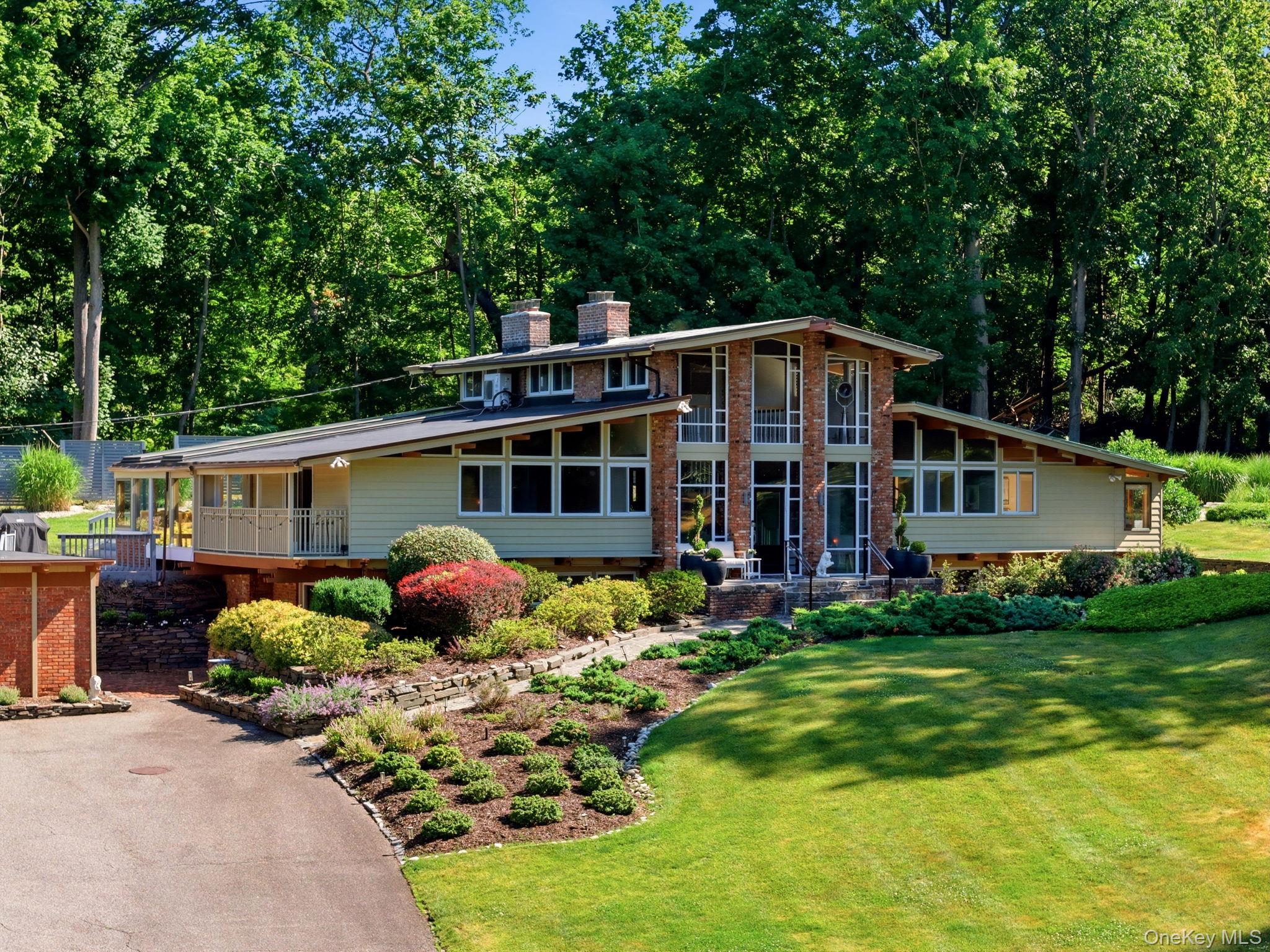2 Fiddlers Green Drive Property Photo 4