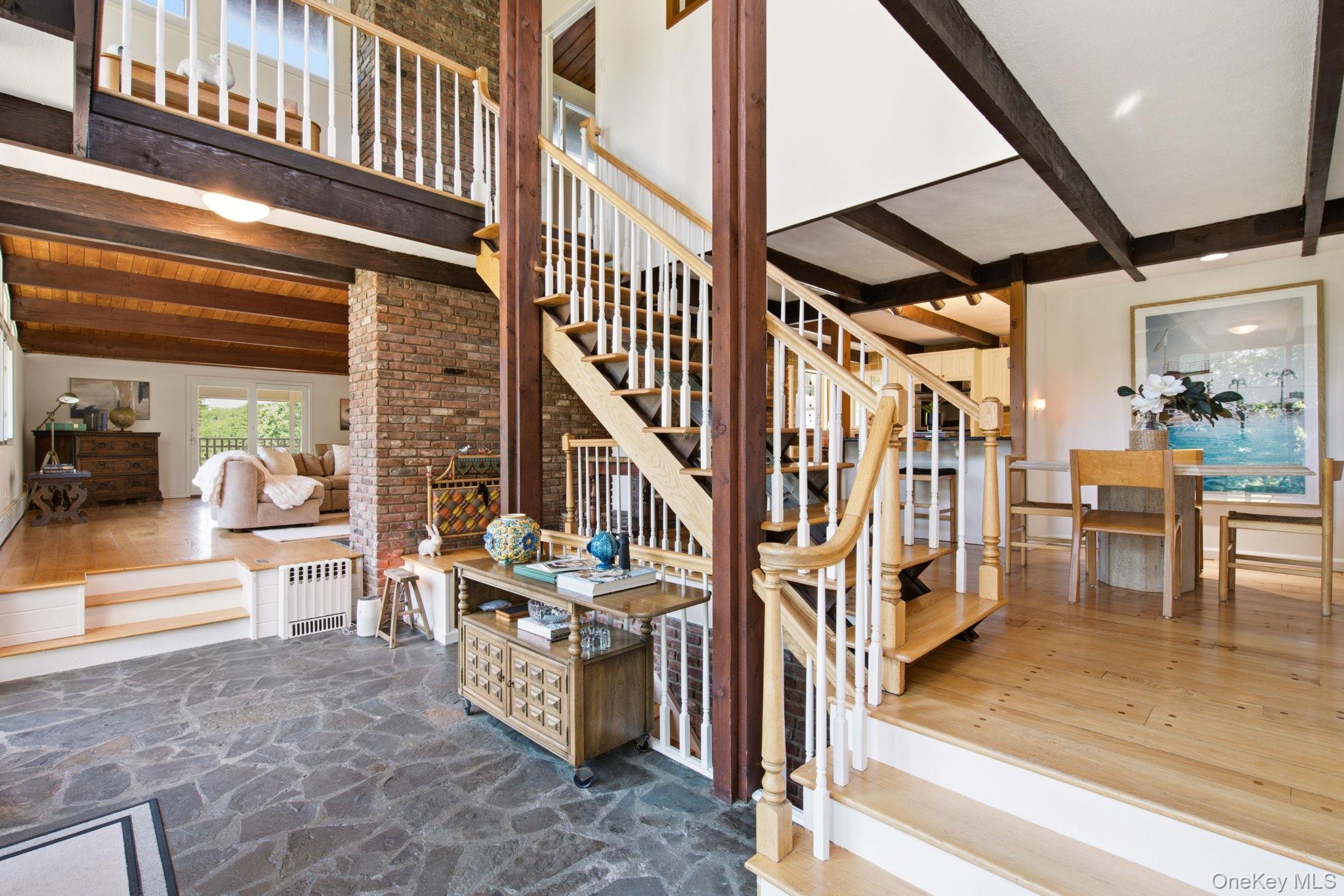 2 Fiddlers Green Drive Property Photo 5