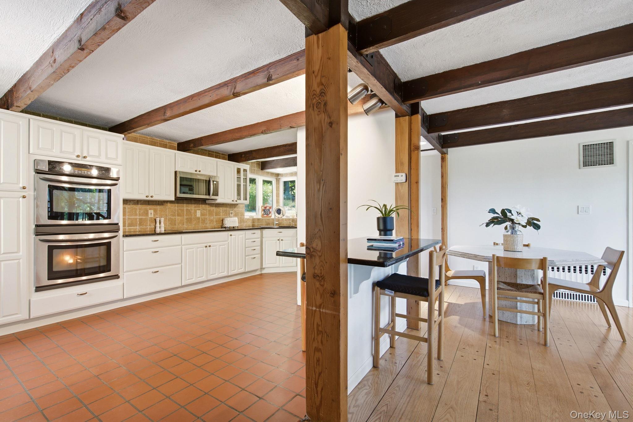 2 Fiddlers Green Drive Property Photo 10