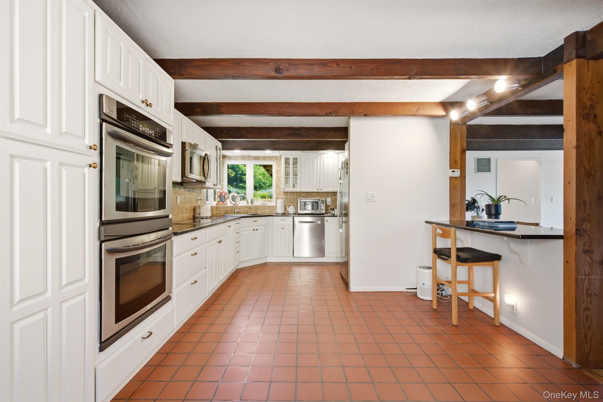 2 Fiddlers Green Drive Property Photo 11