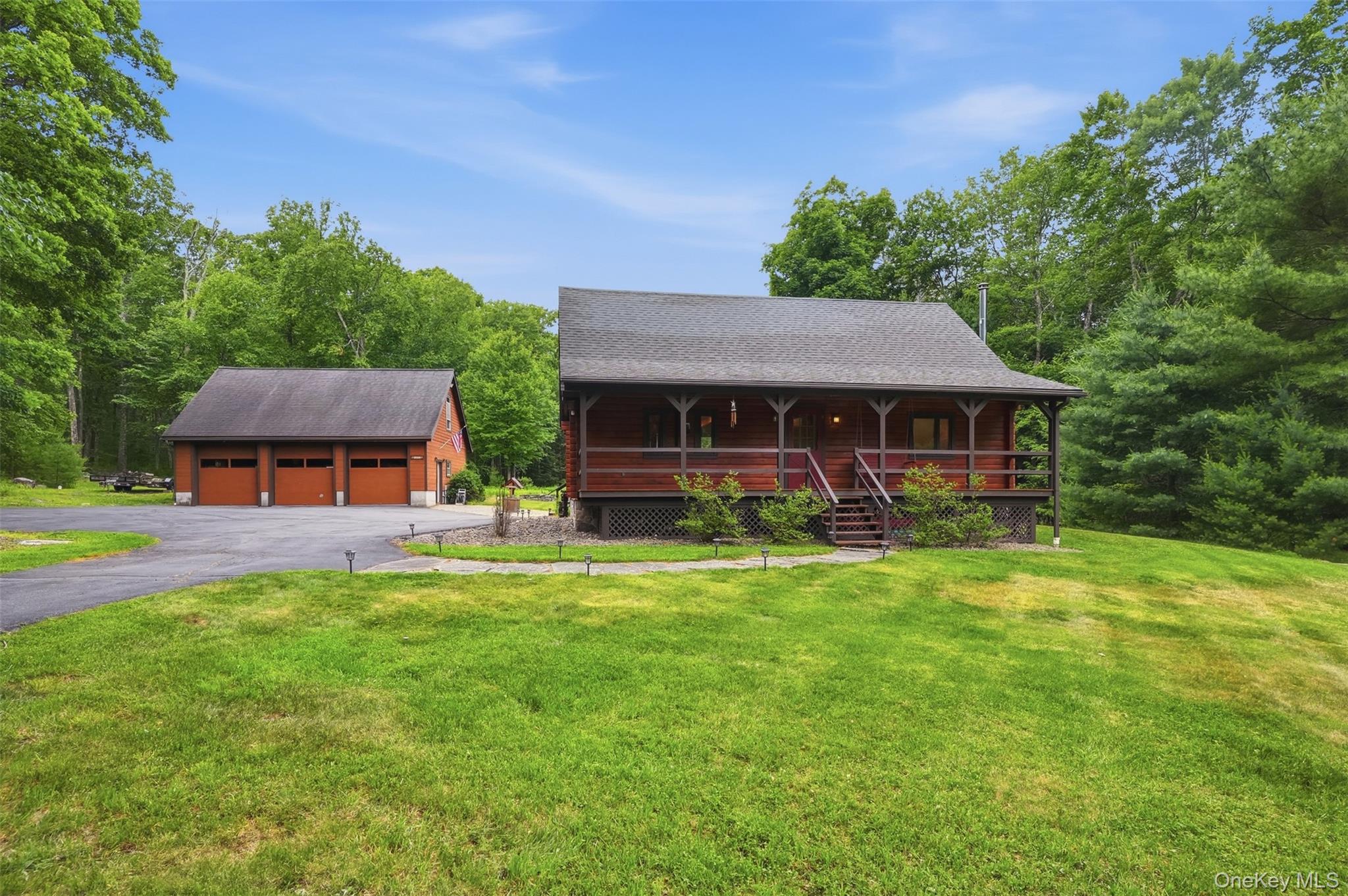691 Peenpack Trail Property Photo 2