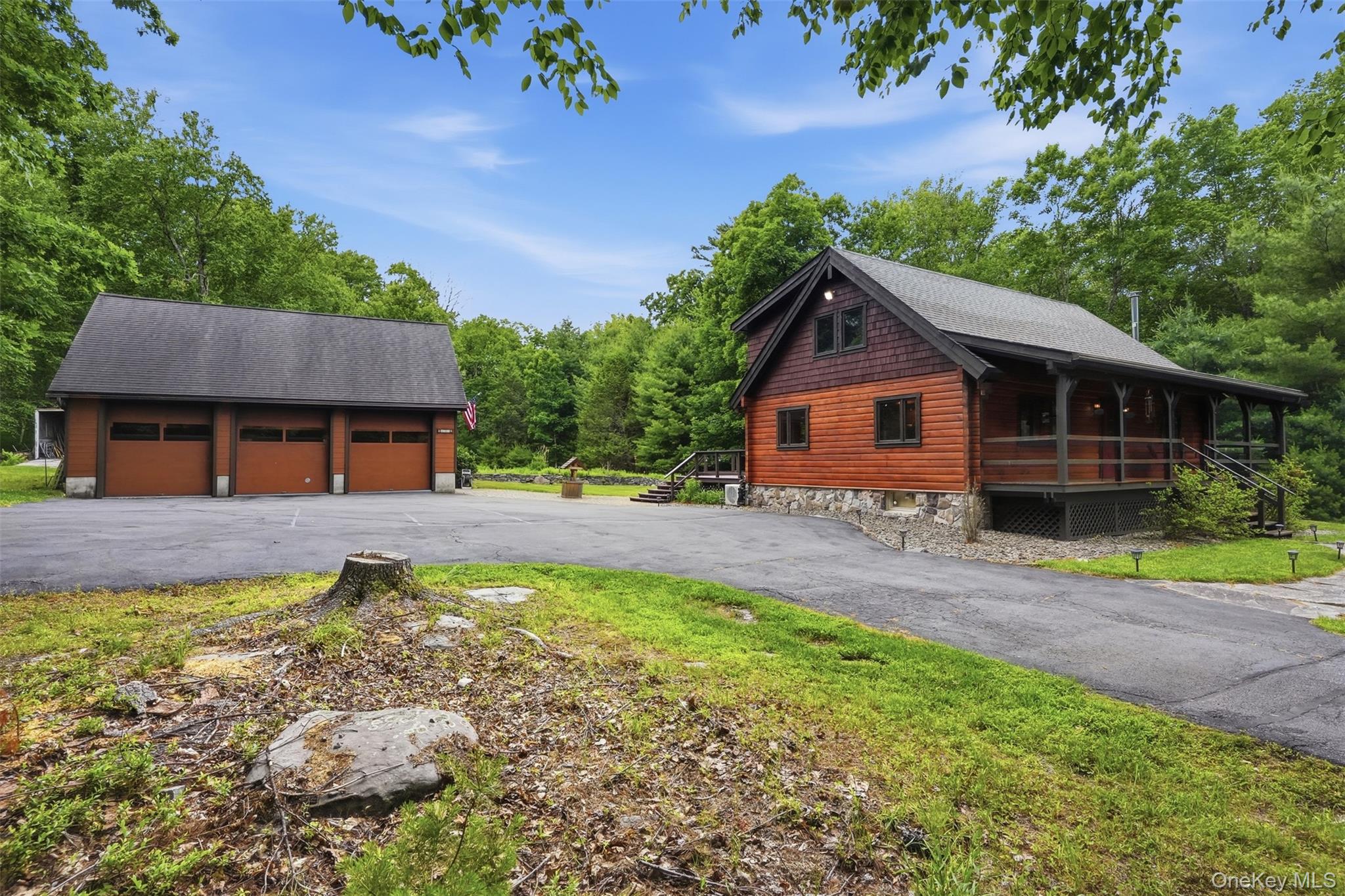 691 Peenpack Trail Property Photo 3