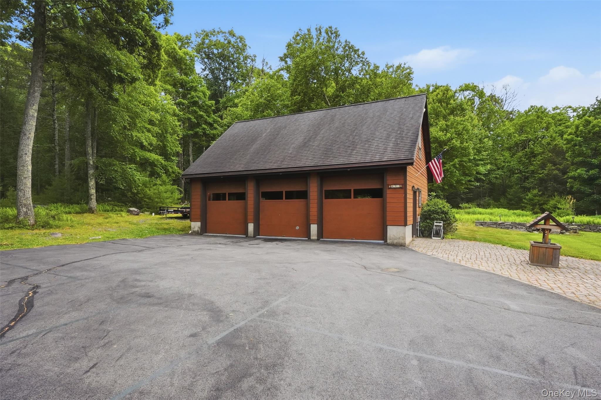 691 Peenpack Trail Property Photo 4