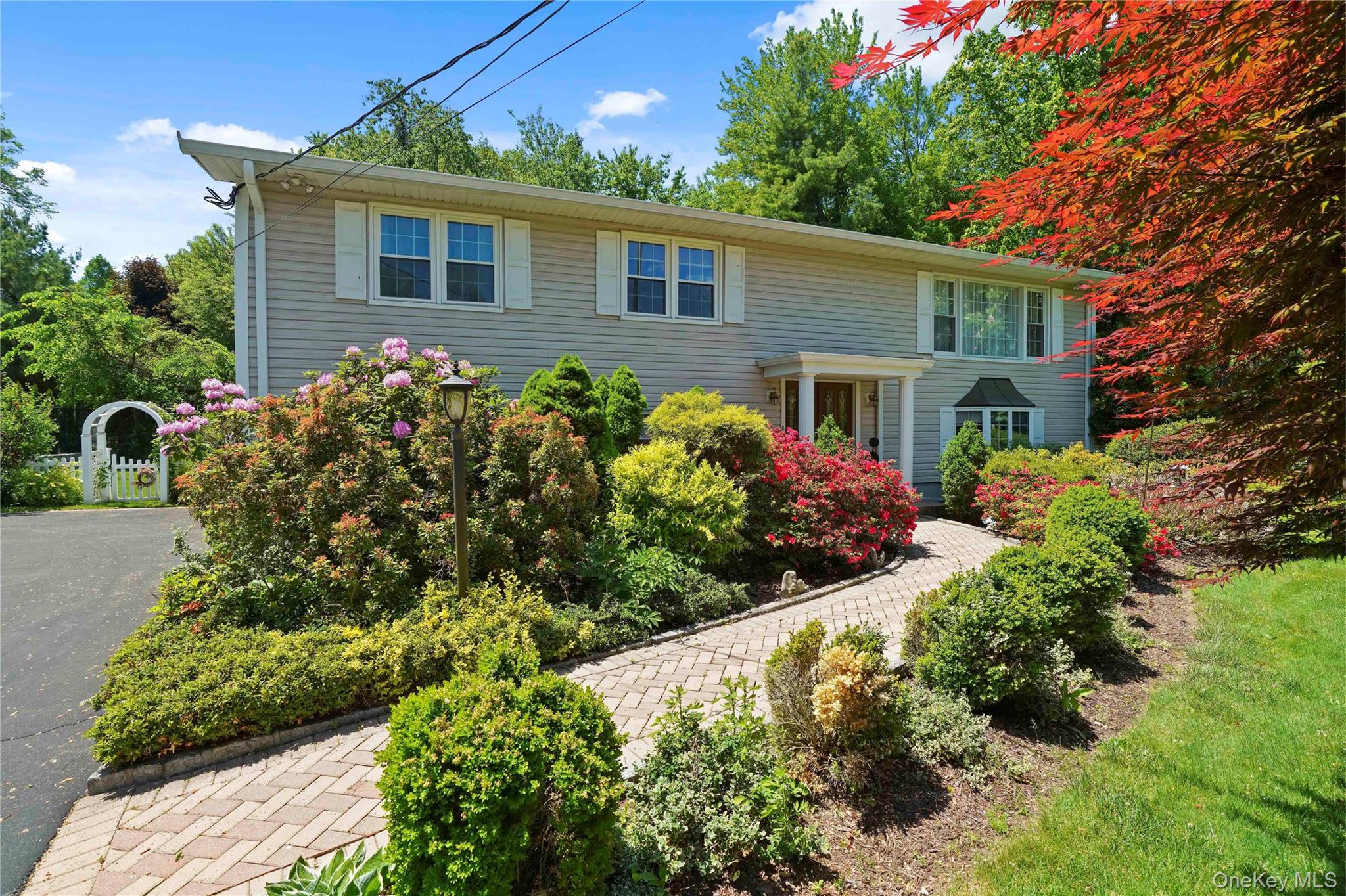 2 Rochambeau Drive Property Photo 1
