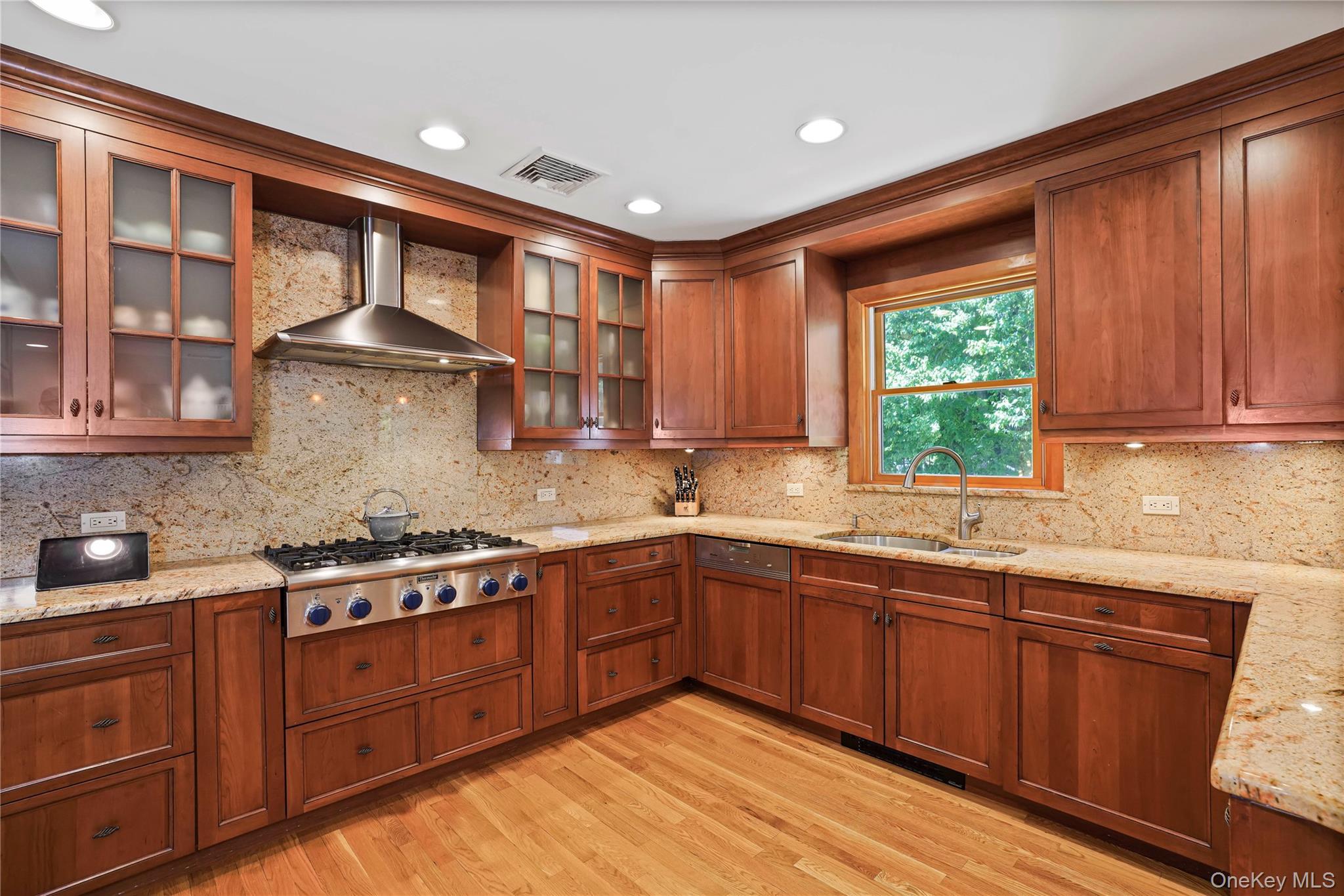 2 Rochambeau Drive Property Photo 17