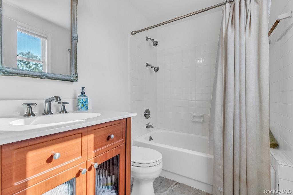 3651 Soundview Avenue Property Photo 17