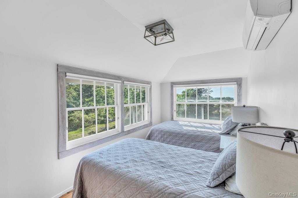 3651 Soundview Avenue Property Photo 18