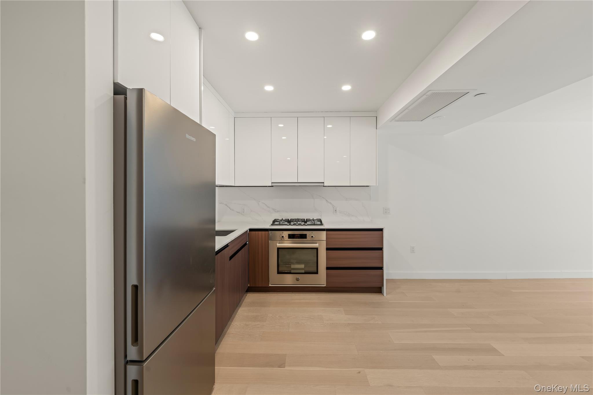 144-49 Northern Boulevard 225 Property Photo 11