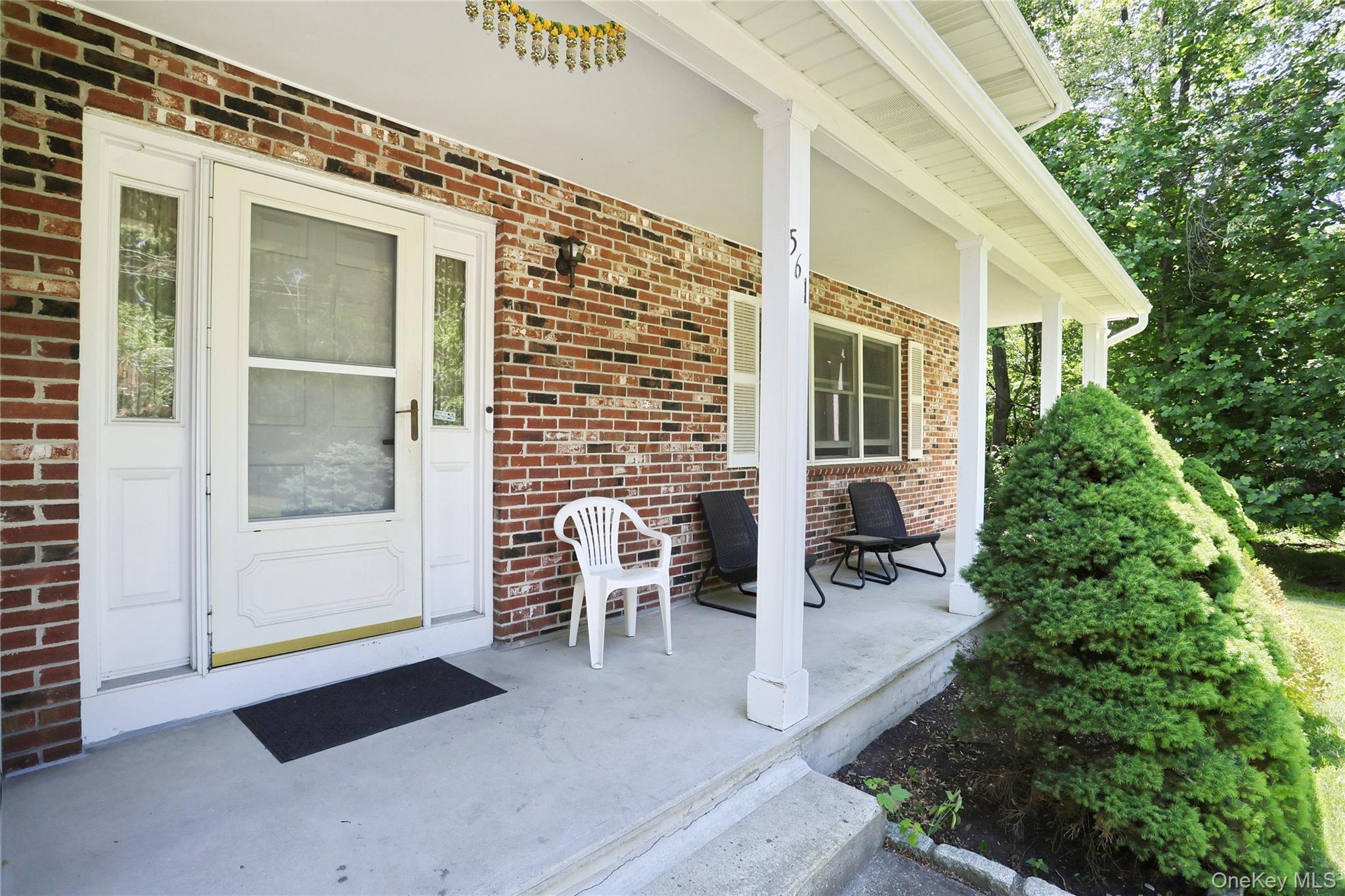 561 New Hempstead Road Property Photo 2