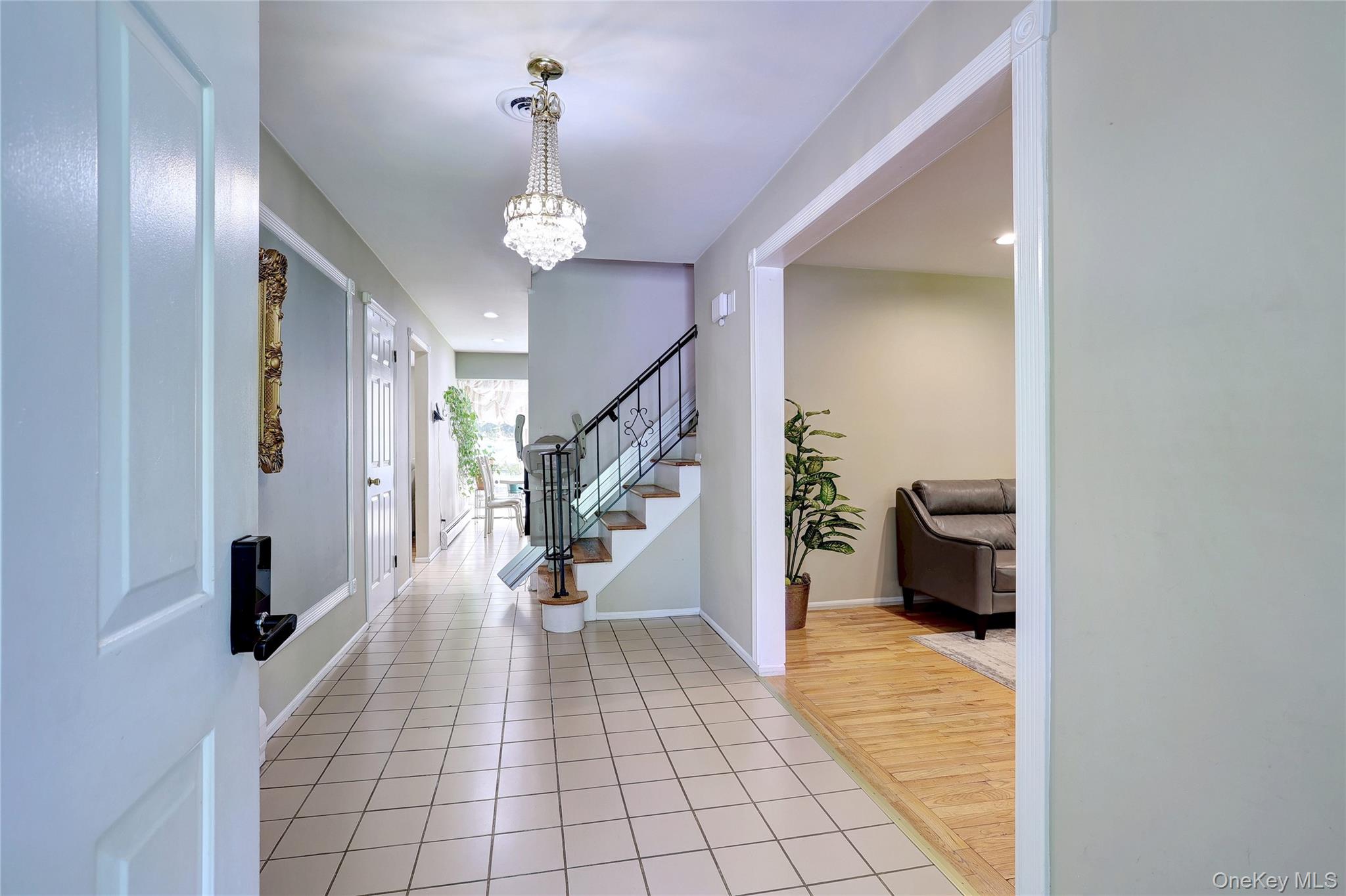 561 New Hempstead Road Property Photo 3