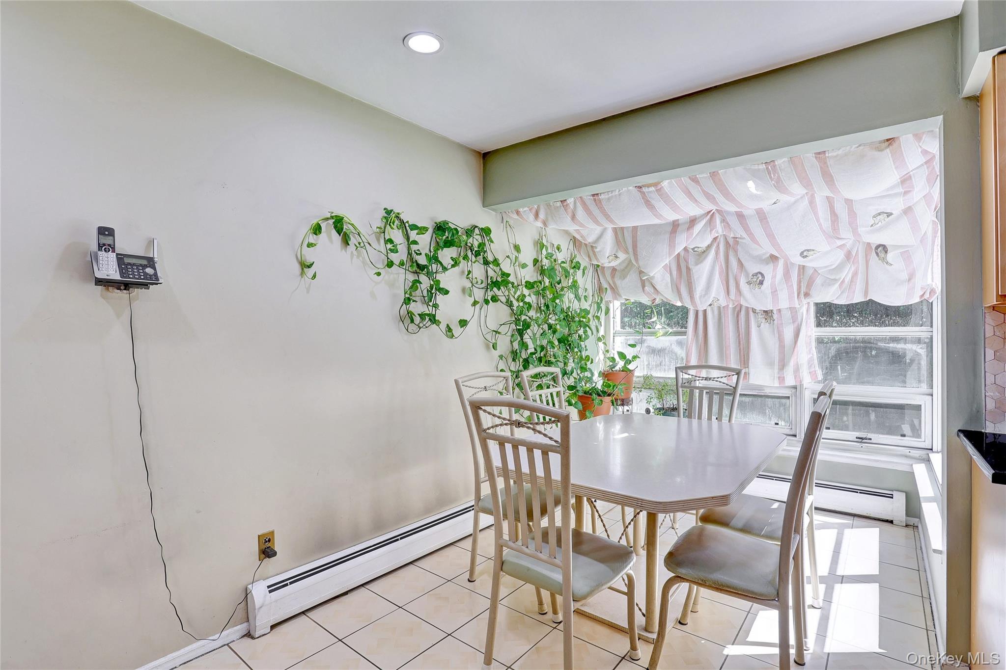 561 New Hempstead Road Property Photo 8