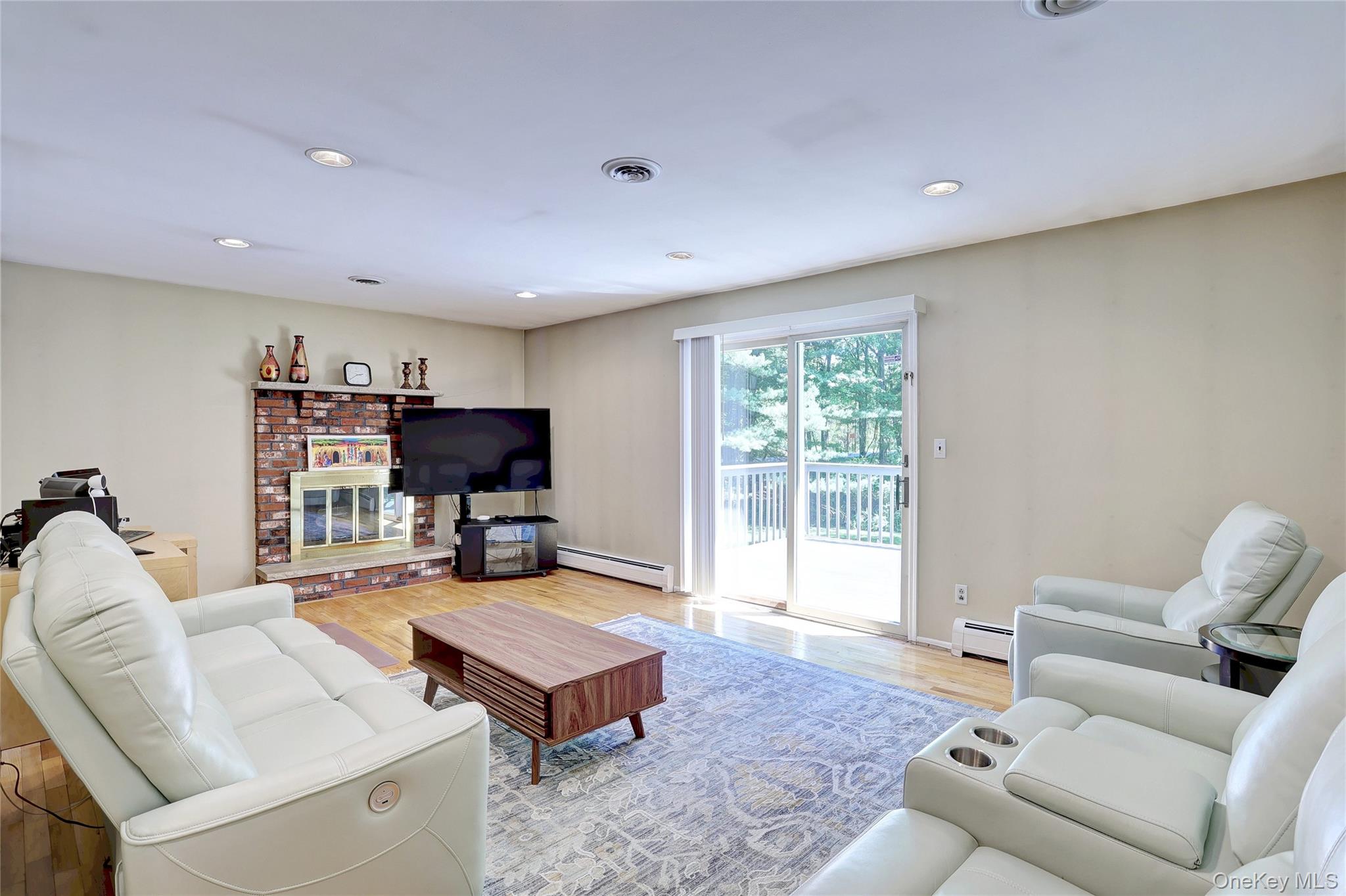 561 New Hempstead Road Property Photo 9
