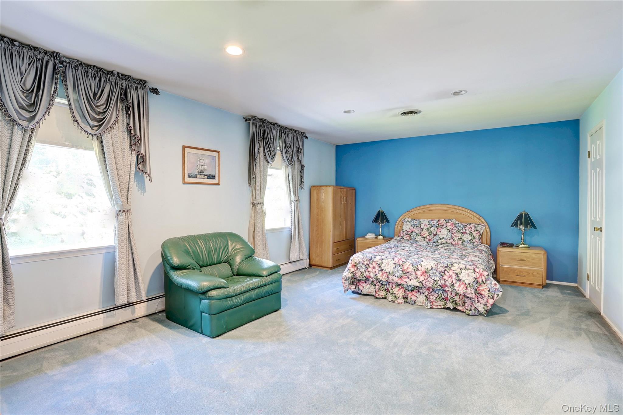 561 New Hempstead Road Property Photo 11