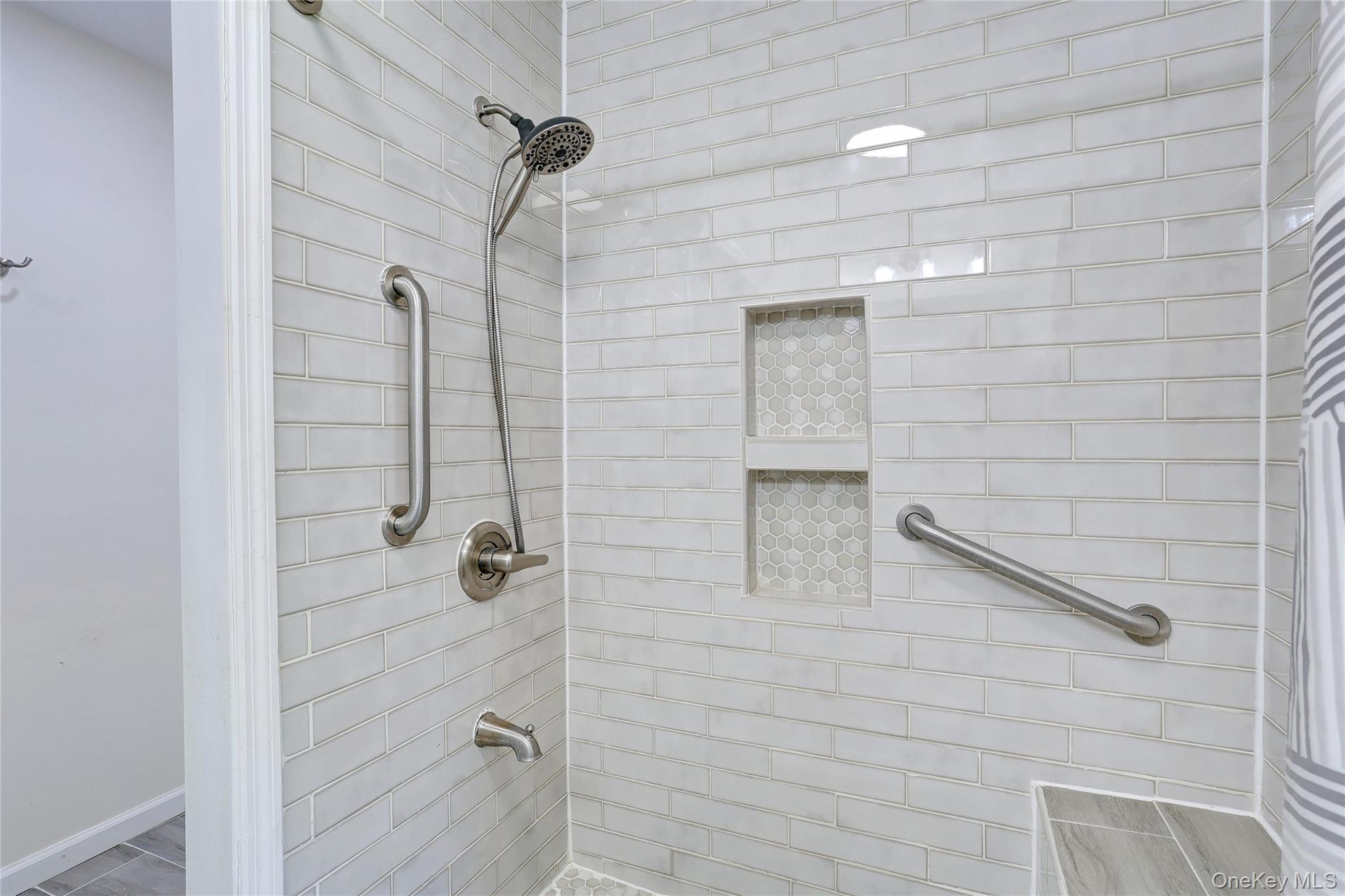 561 New Hempstead Road Property Photo 13