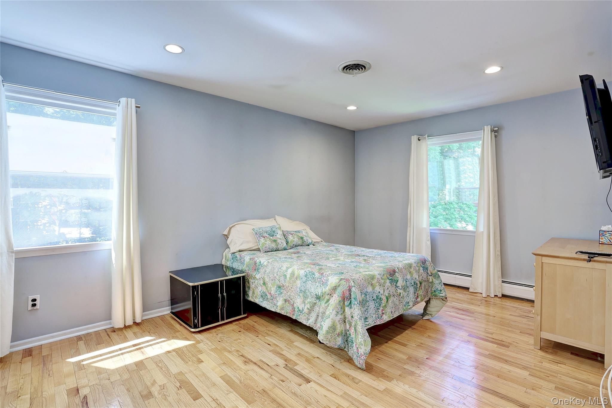 561 New Hempstead Road Property Photo 14
