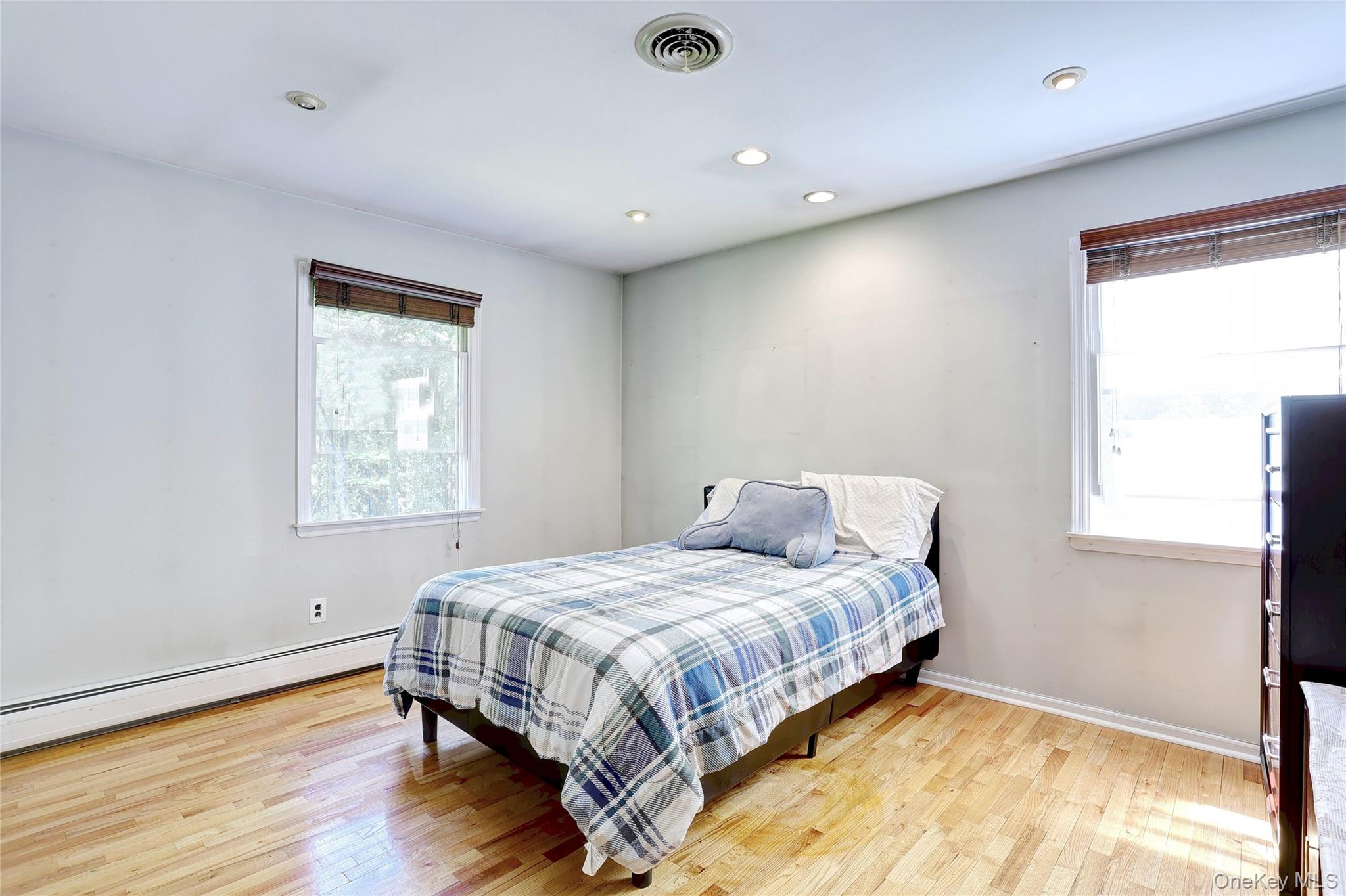 561 New Hempstead Road Property Photo 15