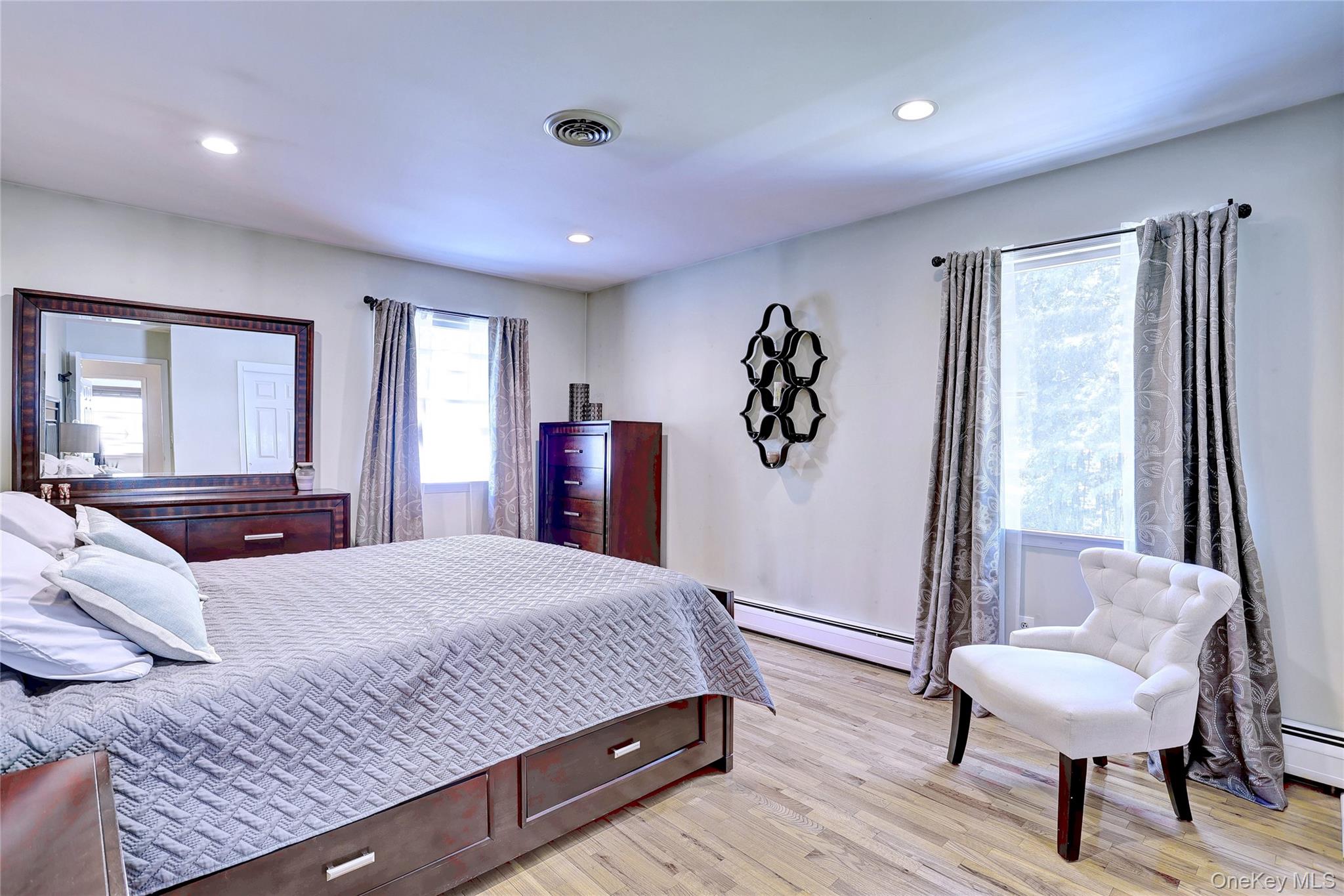 561 New Hempstead Road Property Photo 16