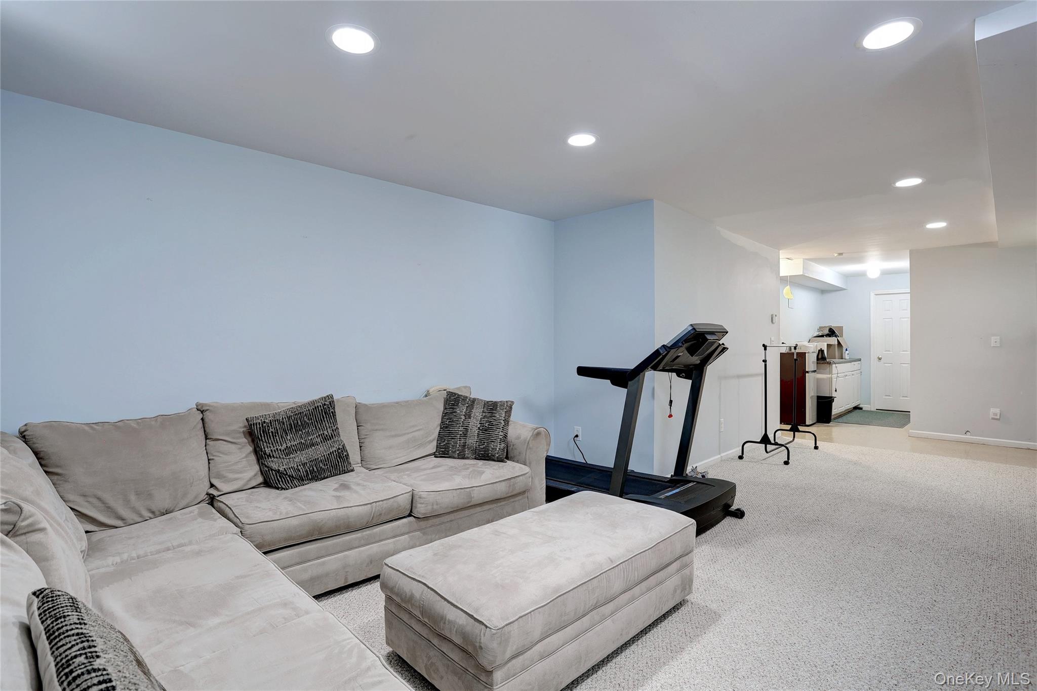 561 New Hempstead Road Property Photo 19