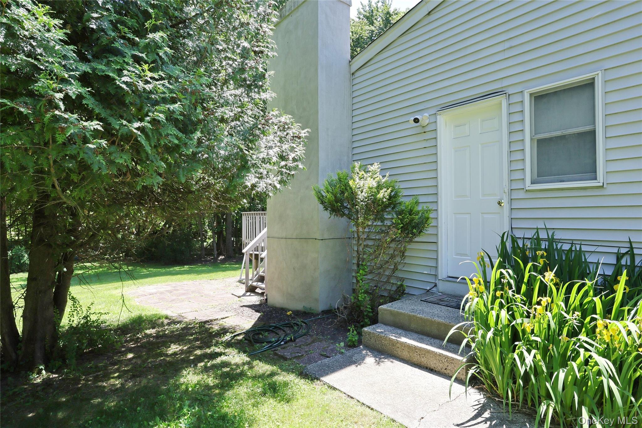561 New Hempstead Road Property Photo 20