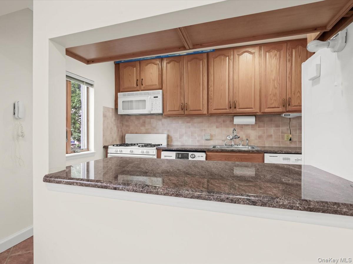 215 Middle Neck Road 3a - Building 8 Property Photo 8