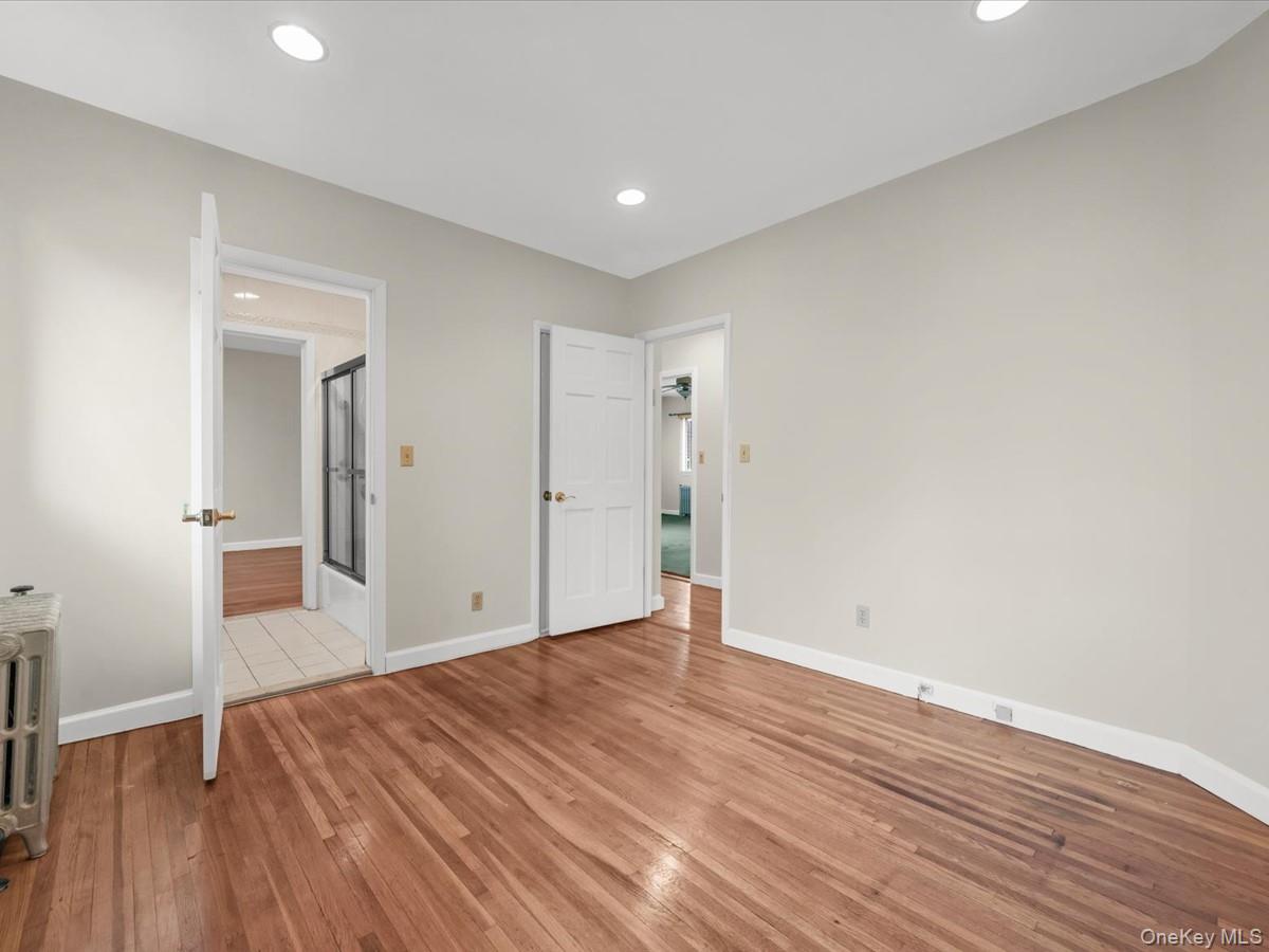 215 Middle Neck Road 3a - Building 8 Property Photo 12
