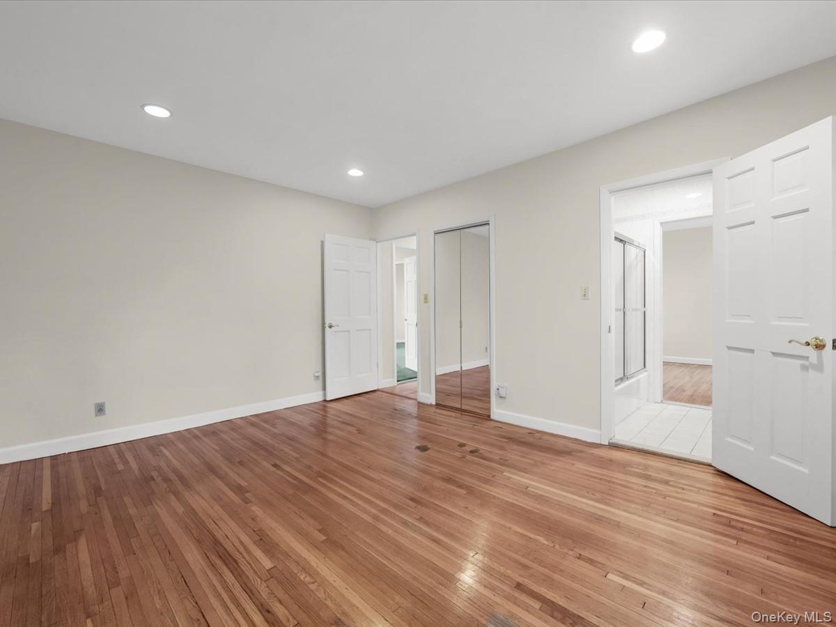 215 Middle Neck Road 3a - Building 8 Property Photo 16