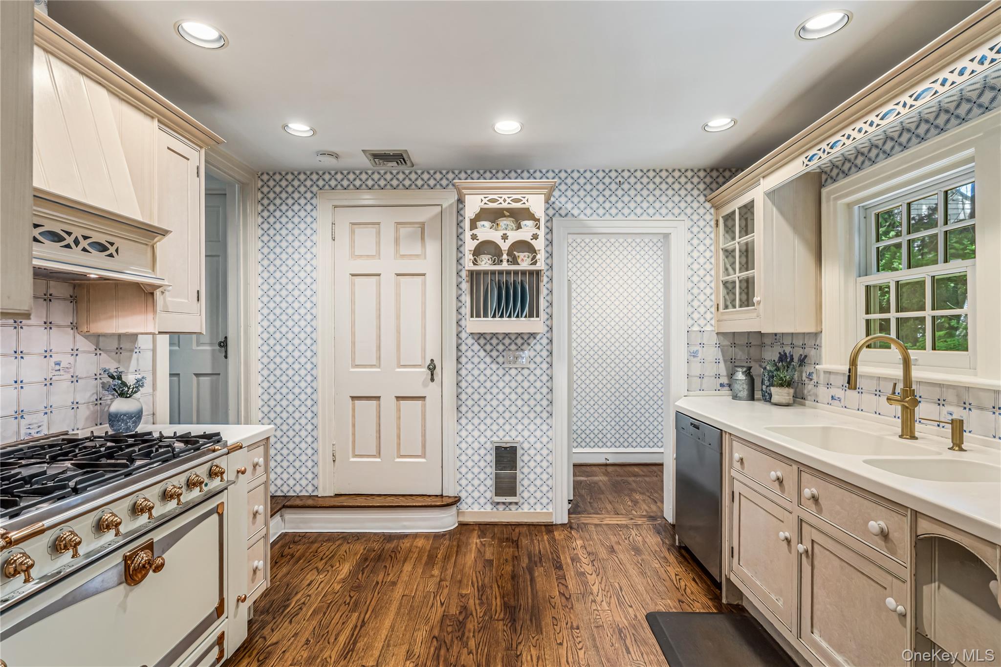433 Park Avenue Property Photo 13