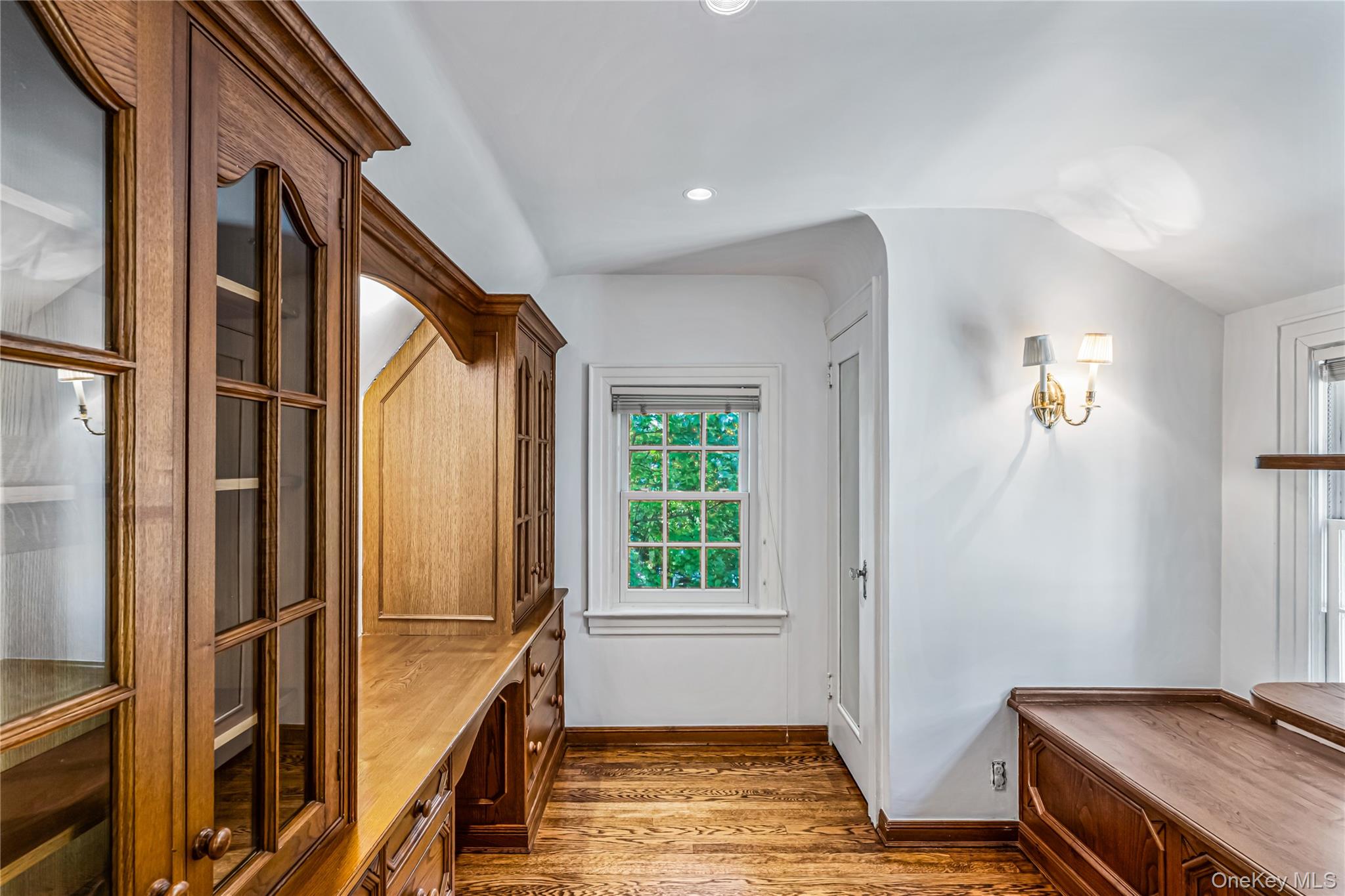 433 Park Avenue Property Photo 18