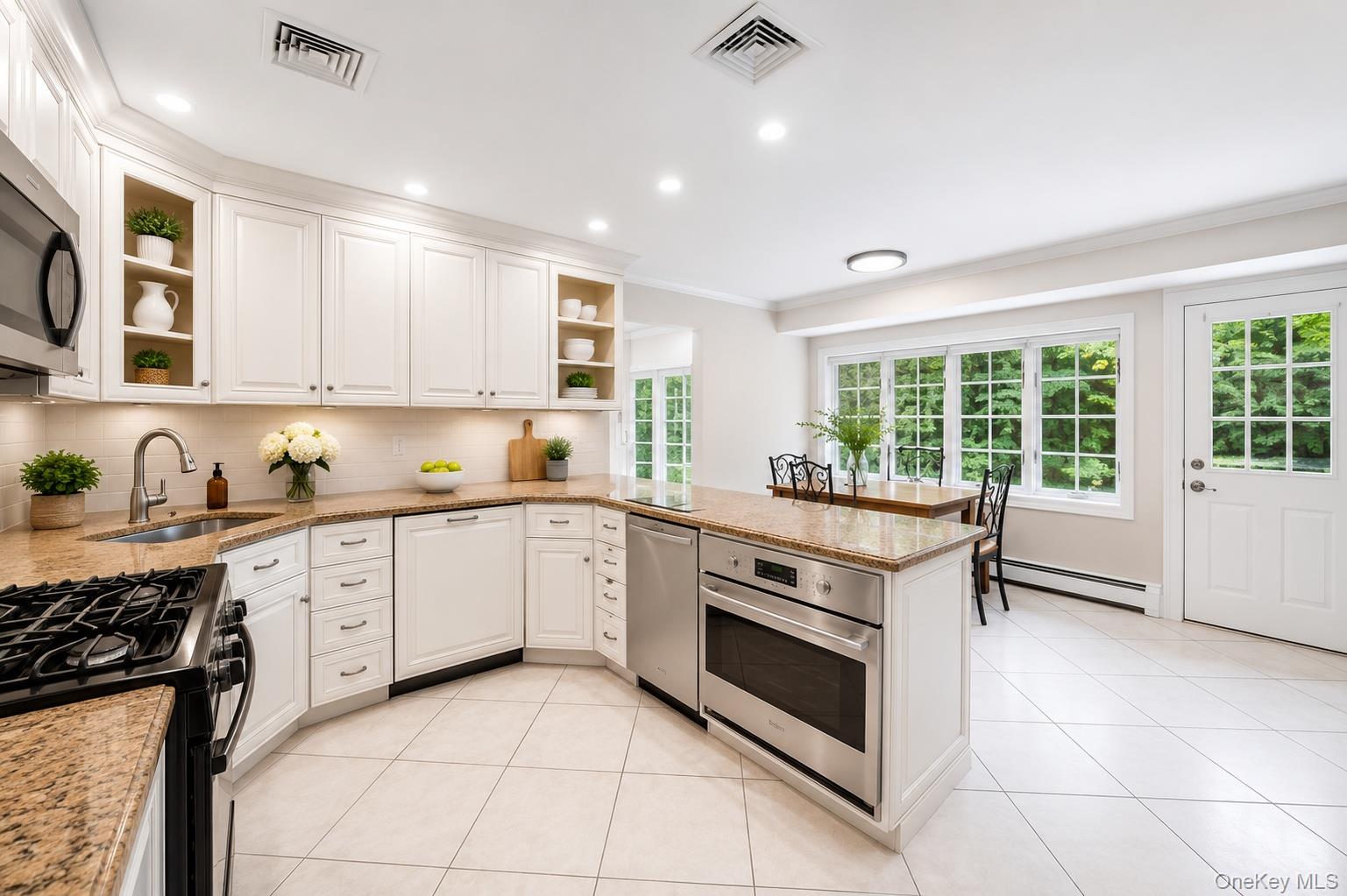 29 Waverly Place Property Photo 4