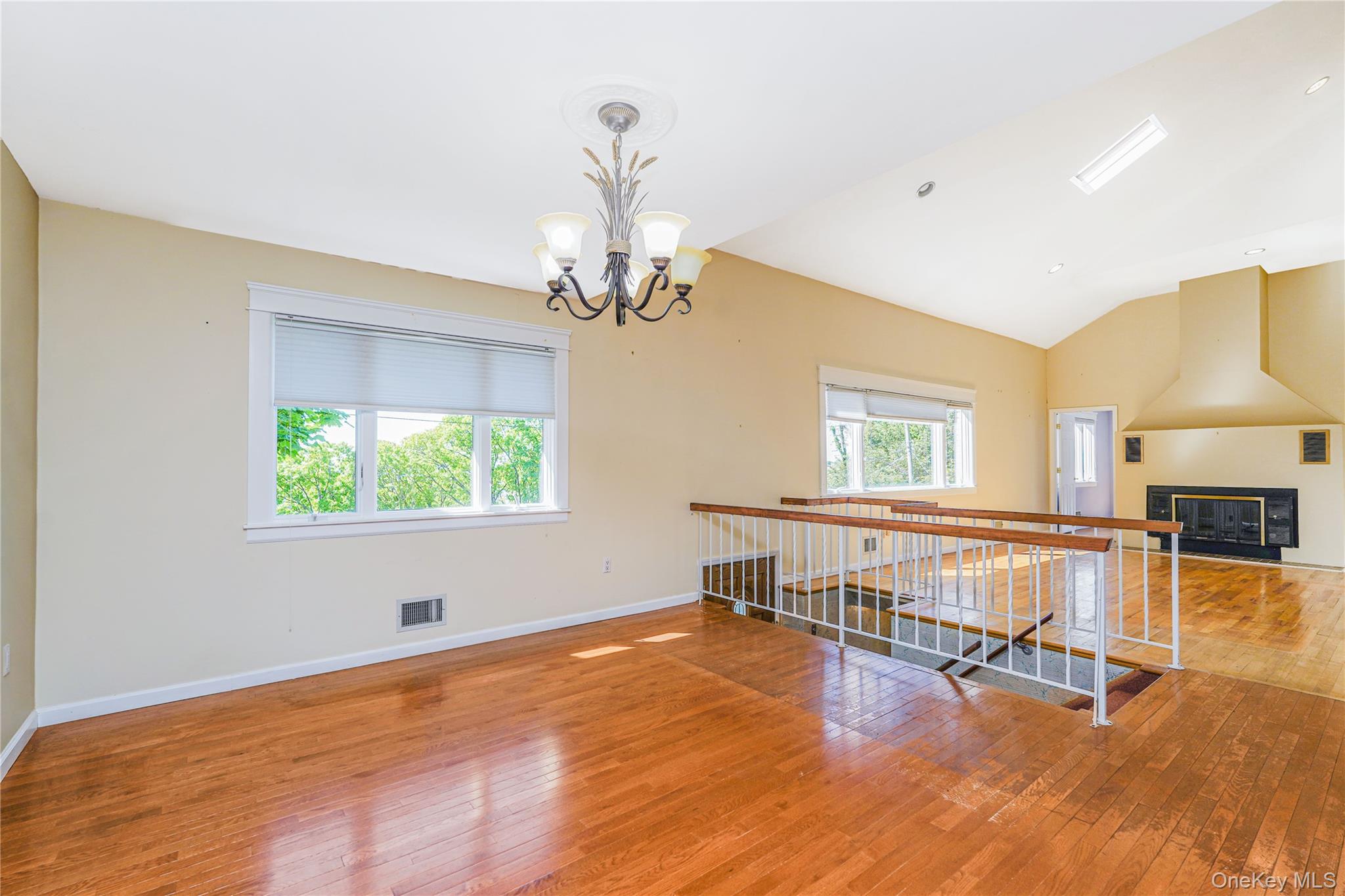 215 Coverly Avenue Property Photo 6