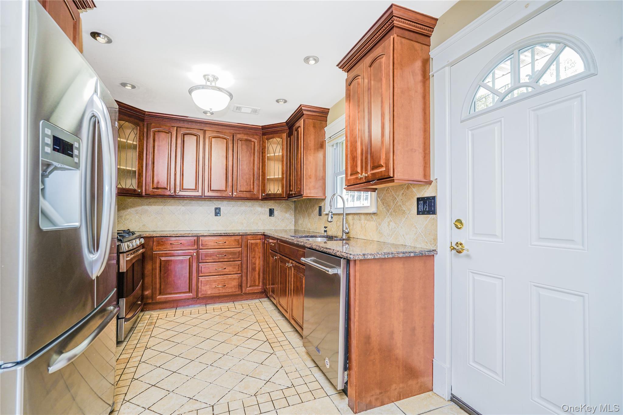215 Coverly Avenue Property Photo 9