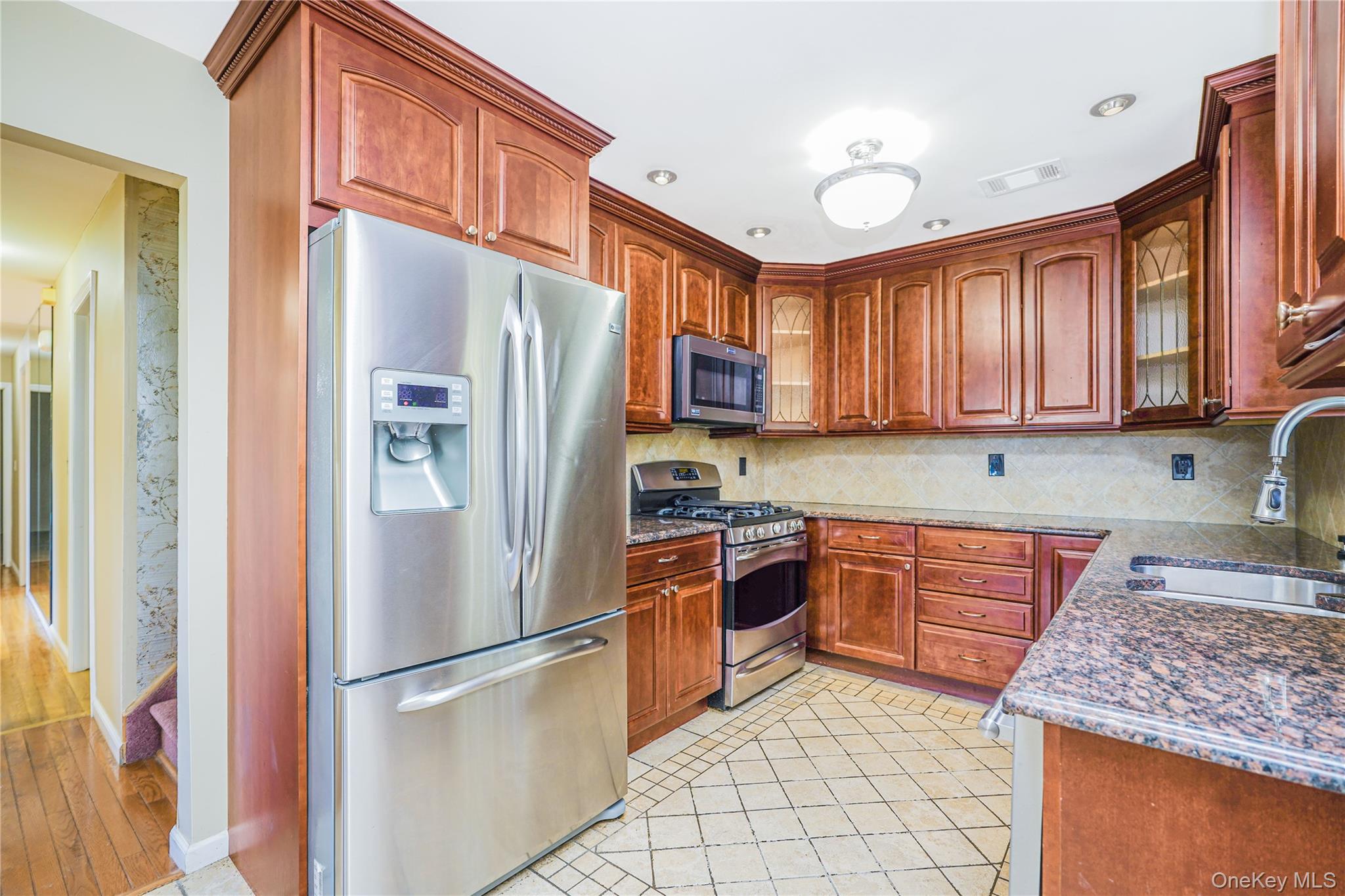 215 Coverly Avenue Property Photo 10