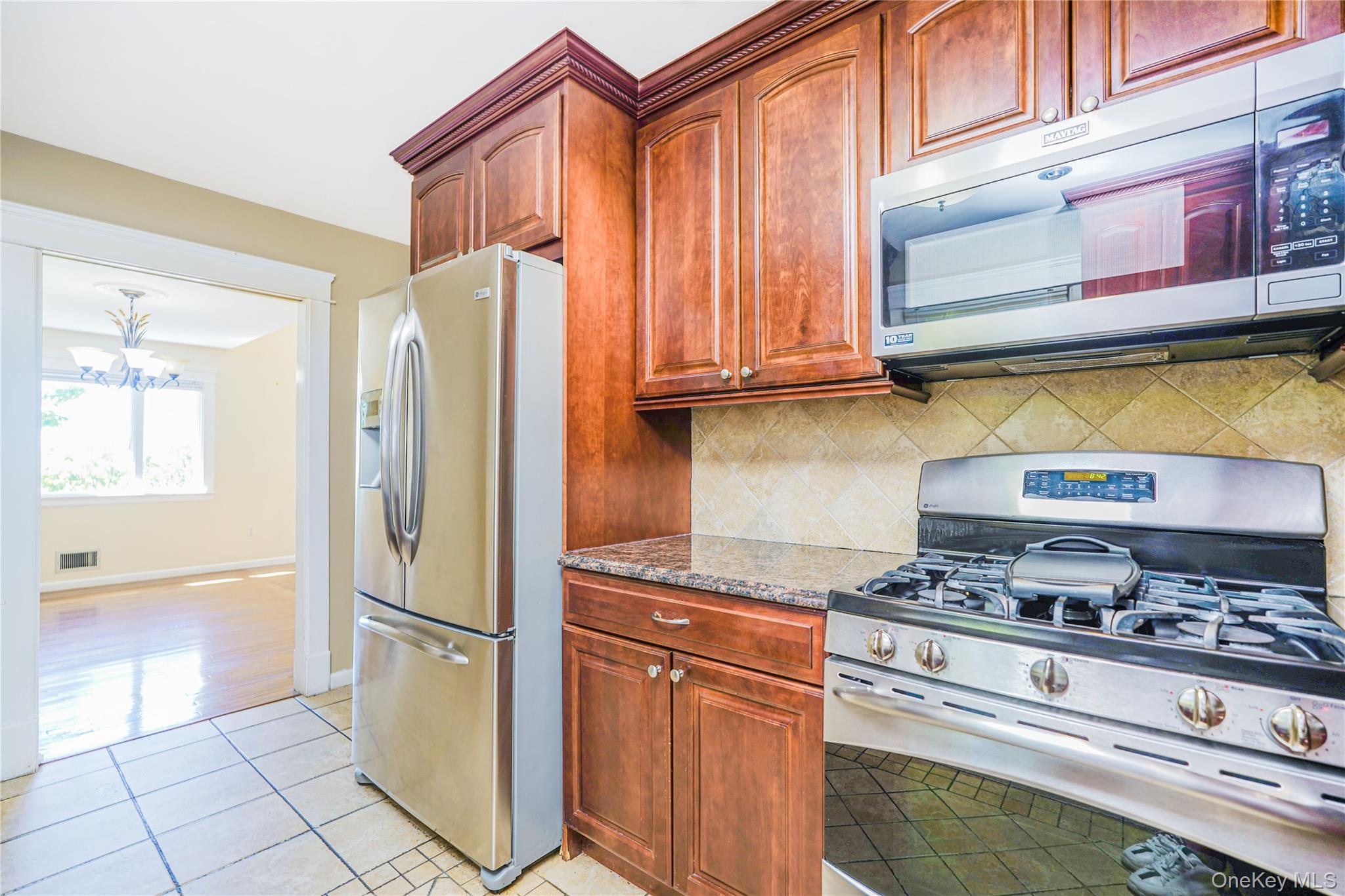 215 Coverly Avenue Property Photo 11