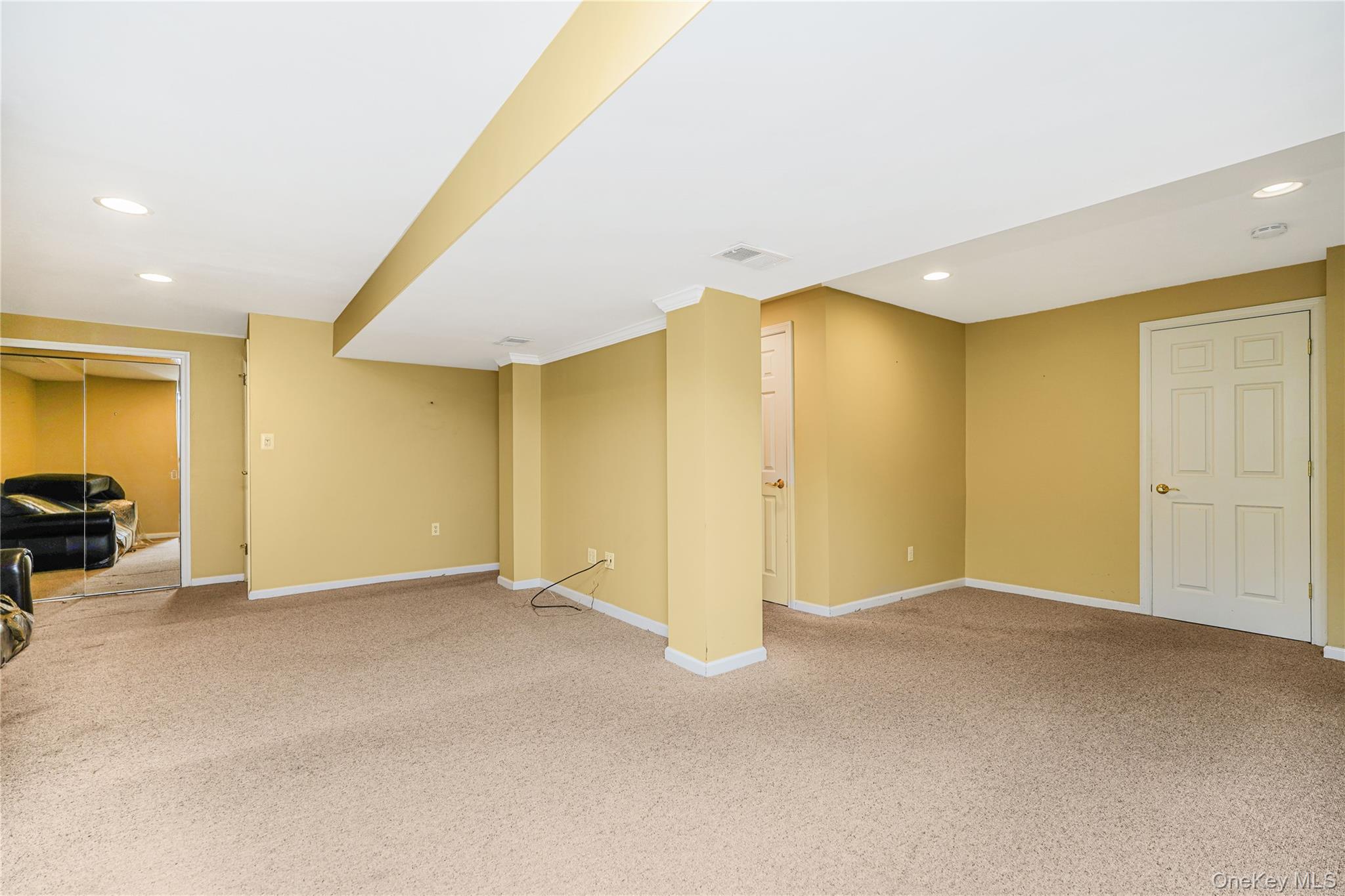 215 Coverly Avenue Property Photo 28