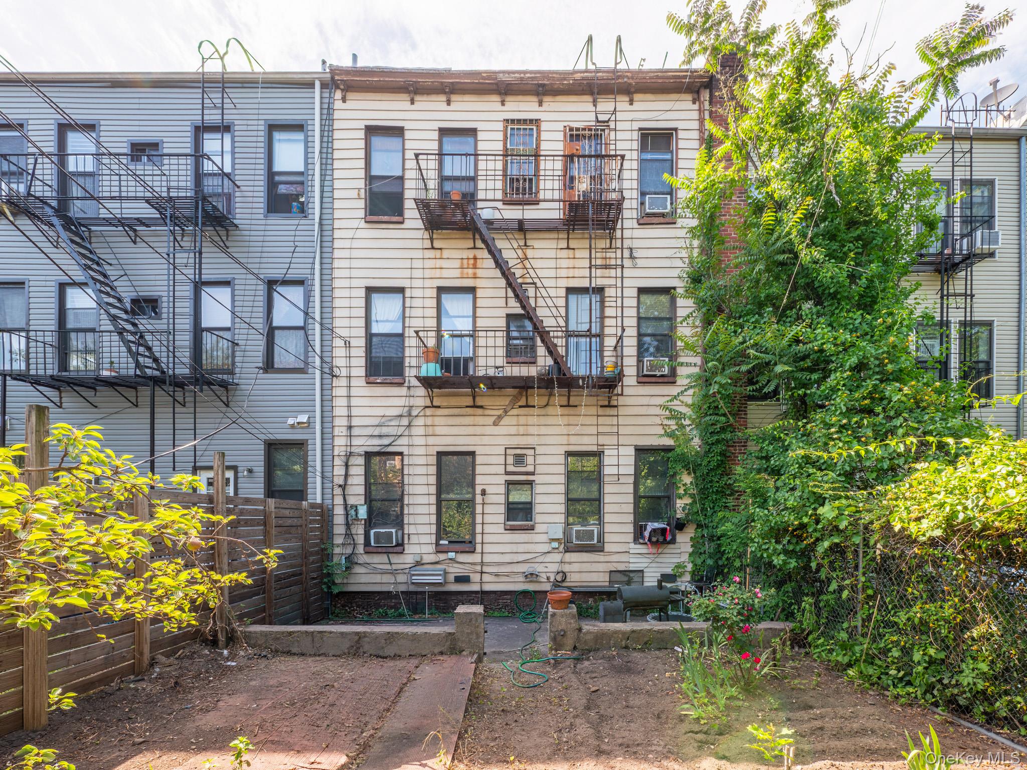 236 Suydam Street Property Photo 6