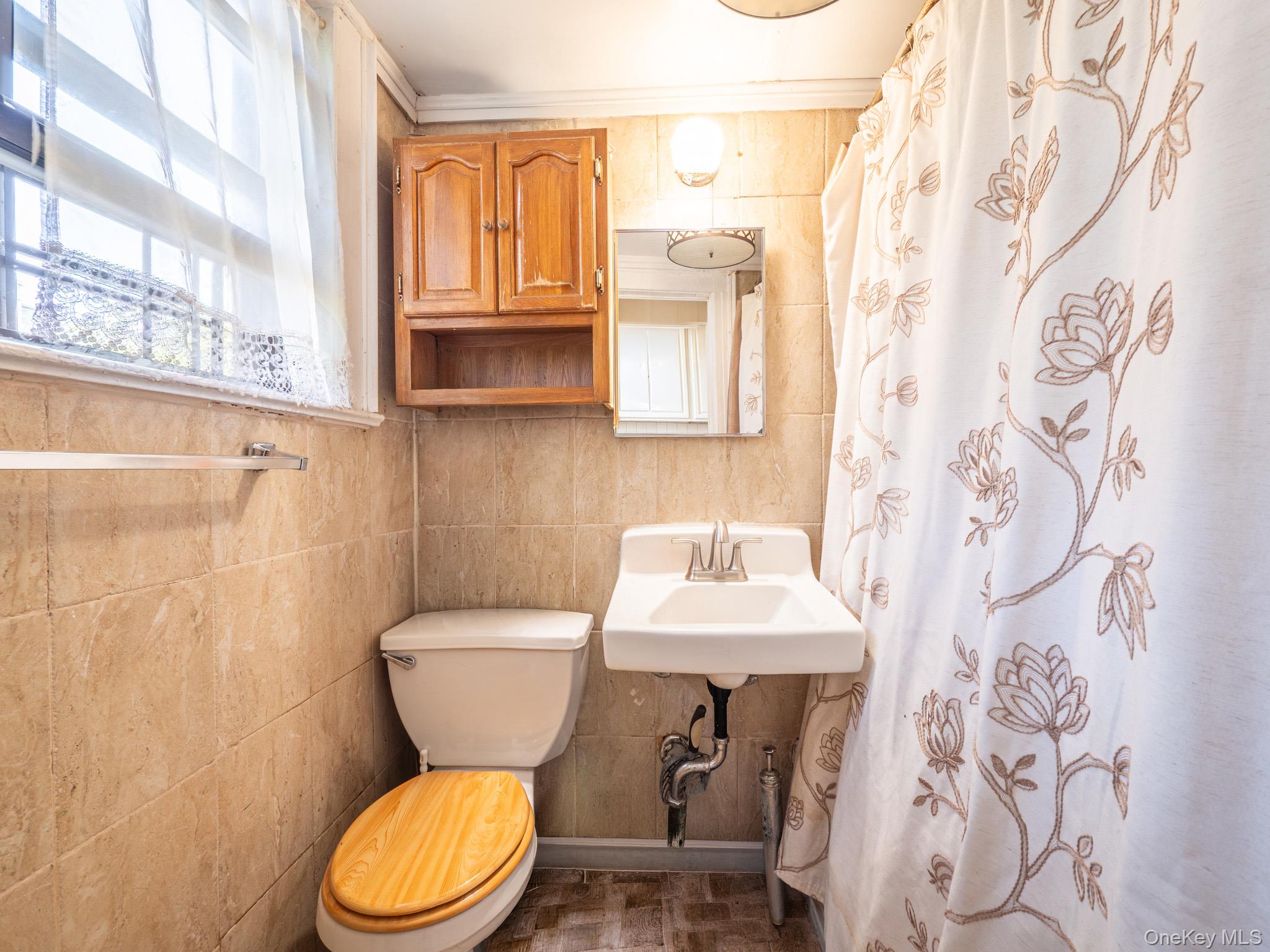 236 Suydam Street Property Photo 17