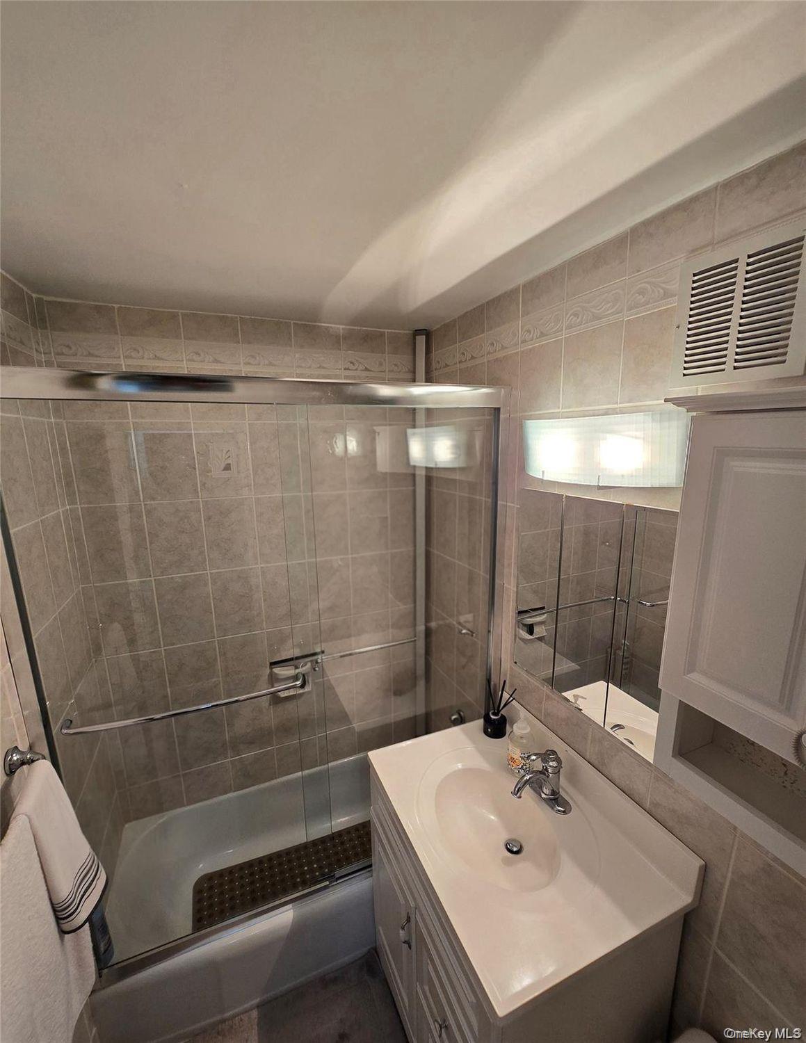 11011 Queens Boulevard 3m Property Photo 20