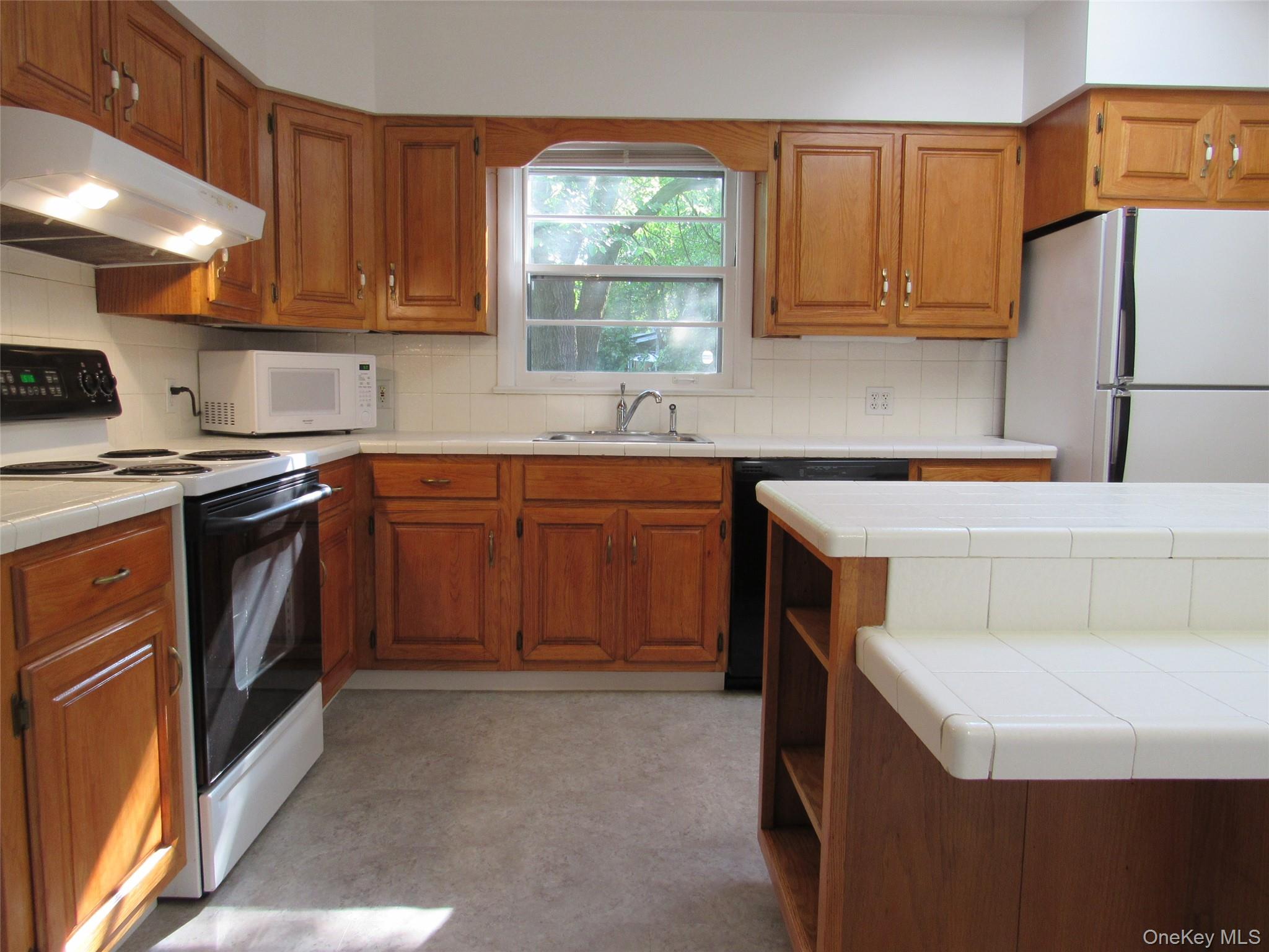 75 North Street Property Photo 9