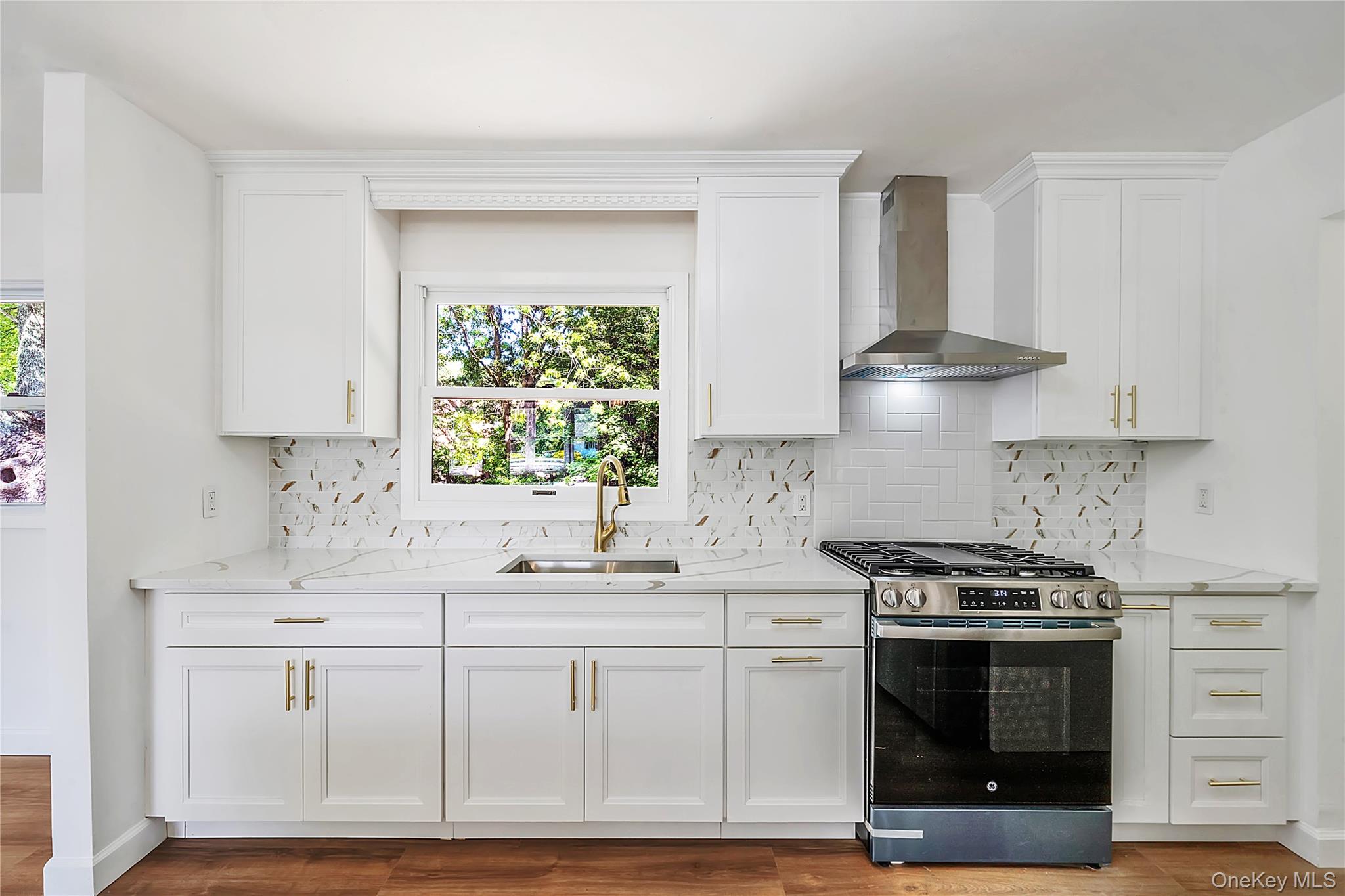 267 Woodhull Avenue Property Photo 8