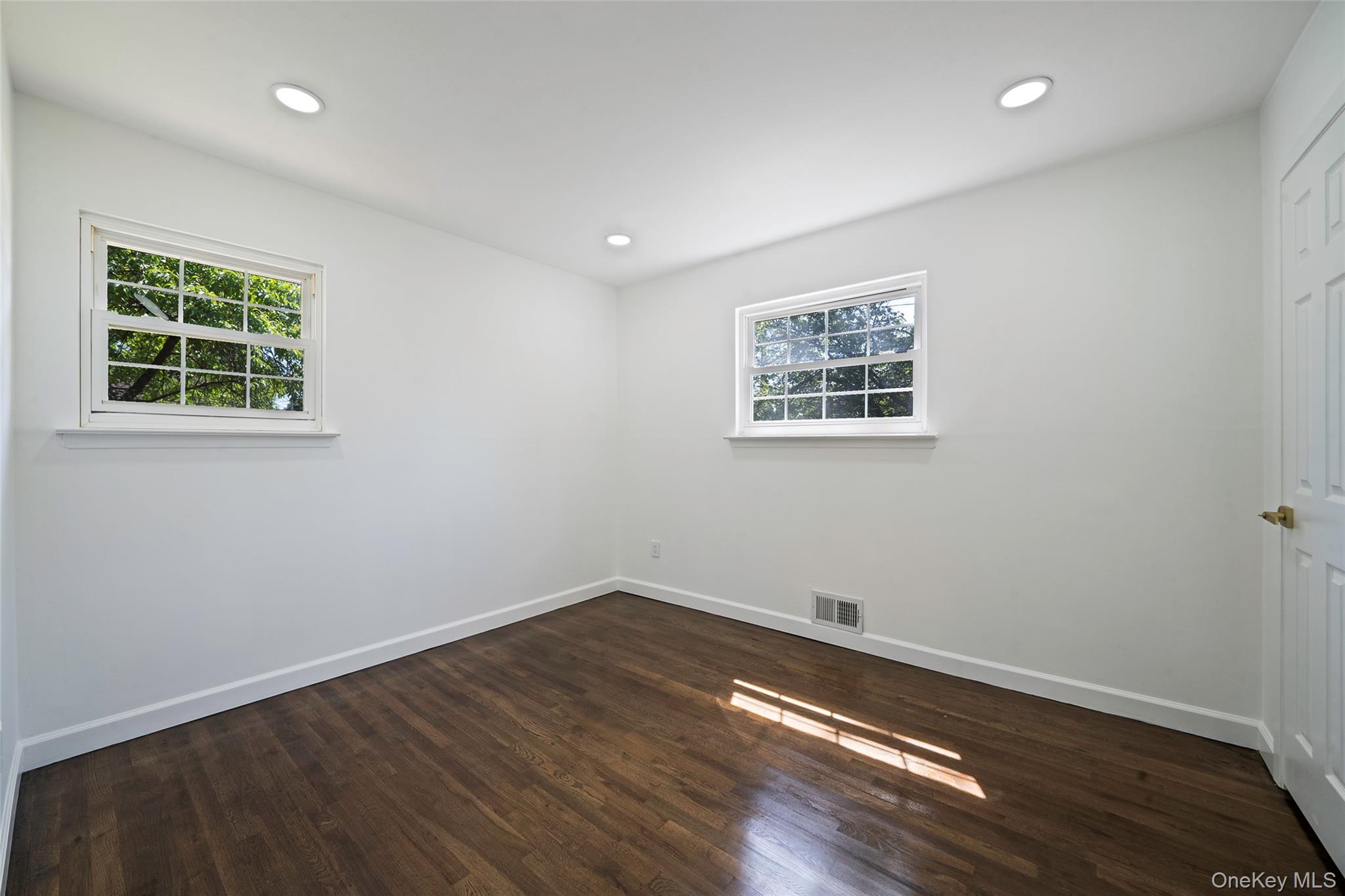 267 Woodhull Avenue Property Photo 11